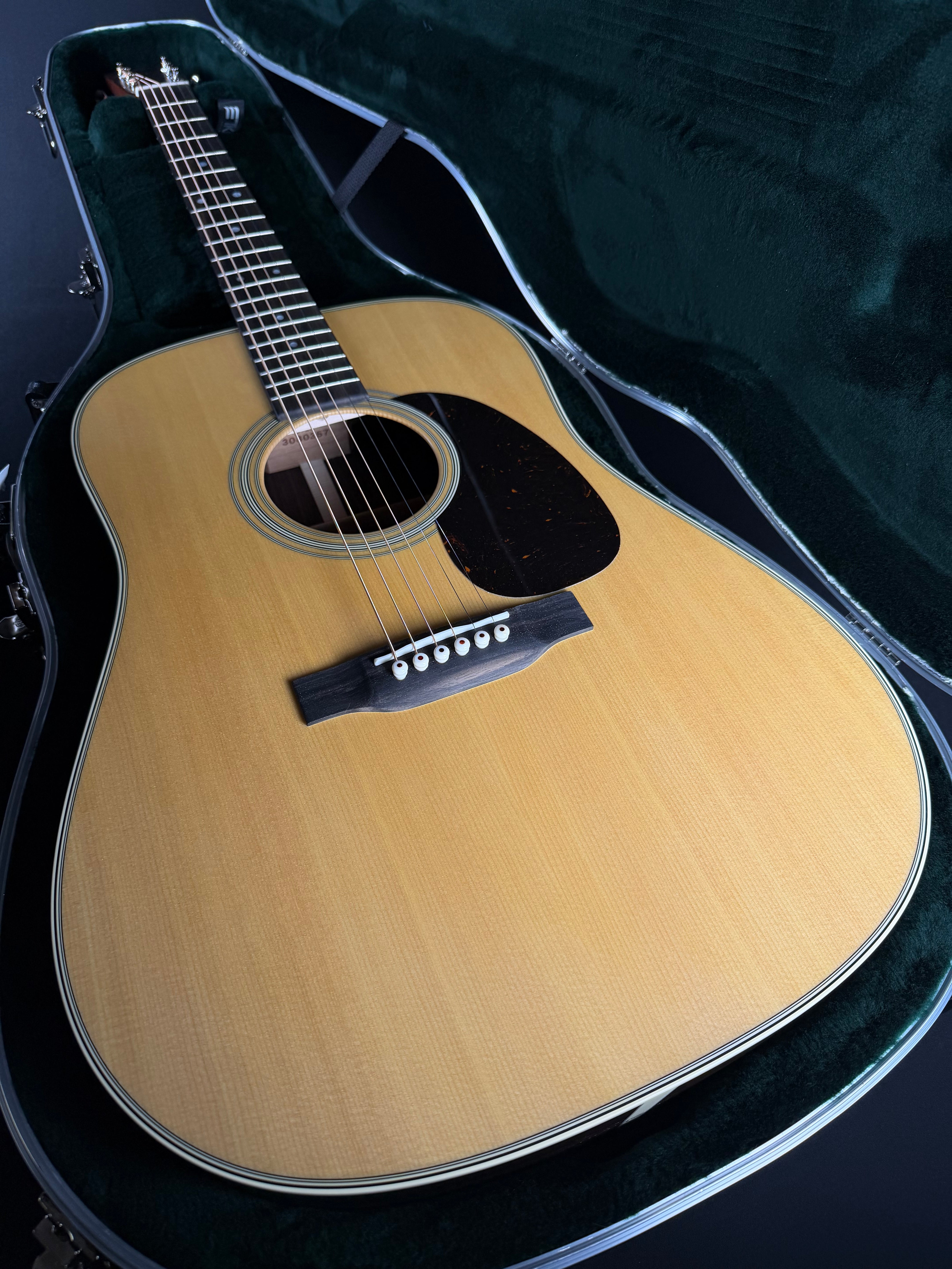 Martin D-28 Standard w/ Hard Case Satin Natural (2026)