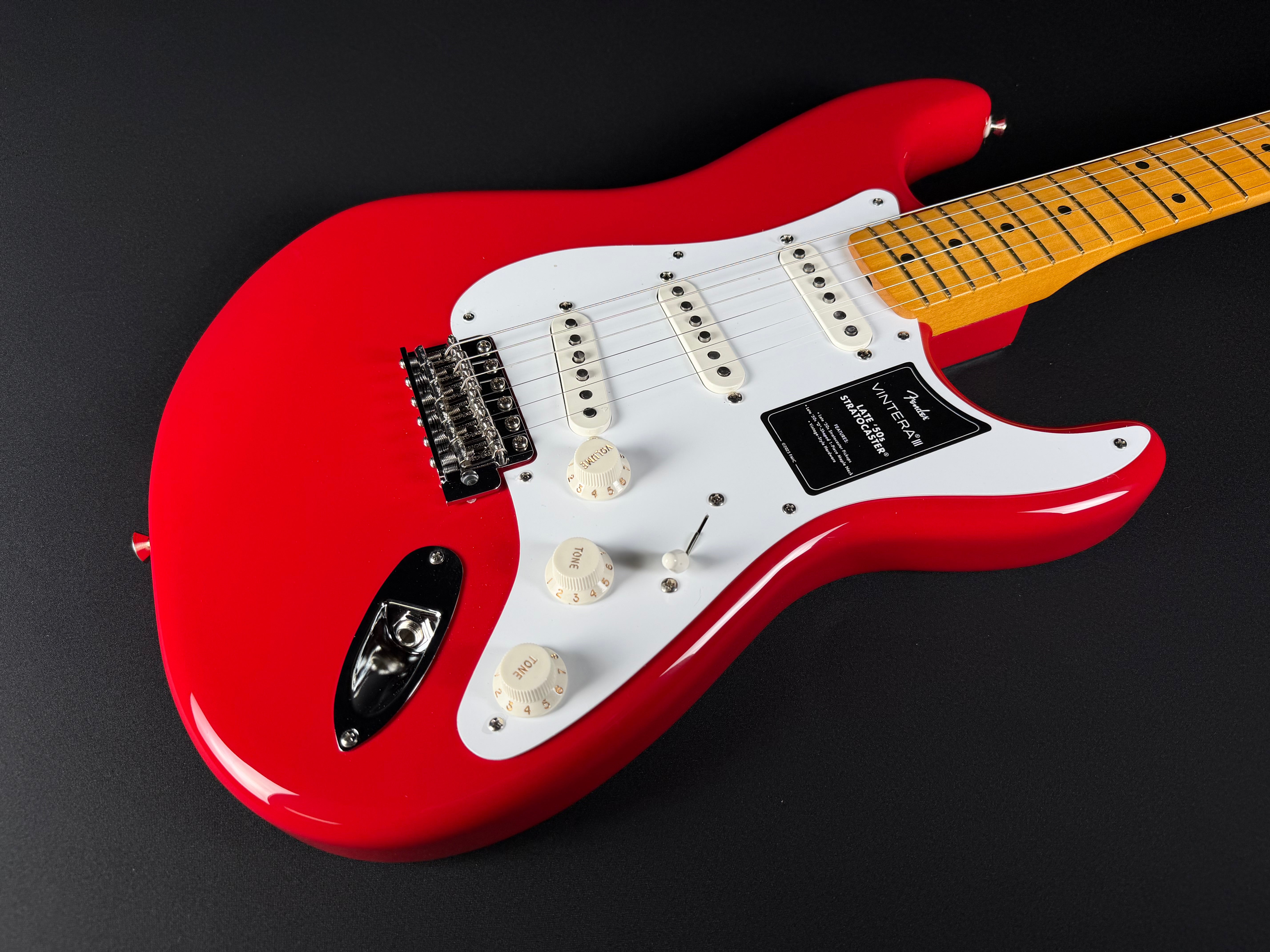Fender Vintera III Late '50s Stratocaster - Dakota Red - Metronome Music Inc.