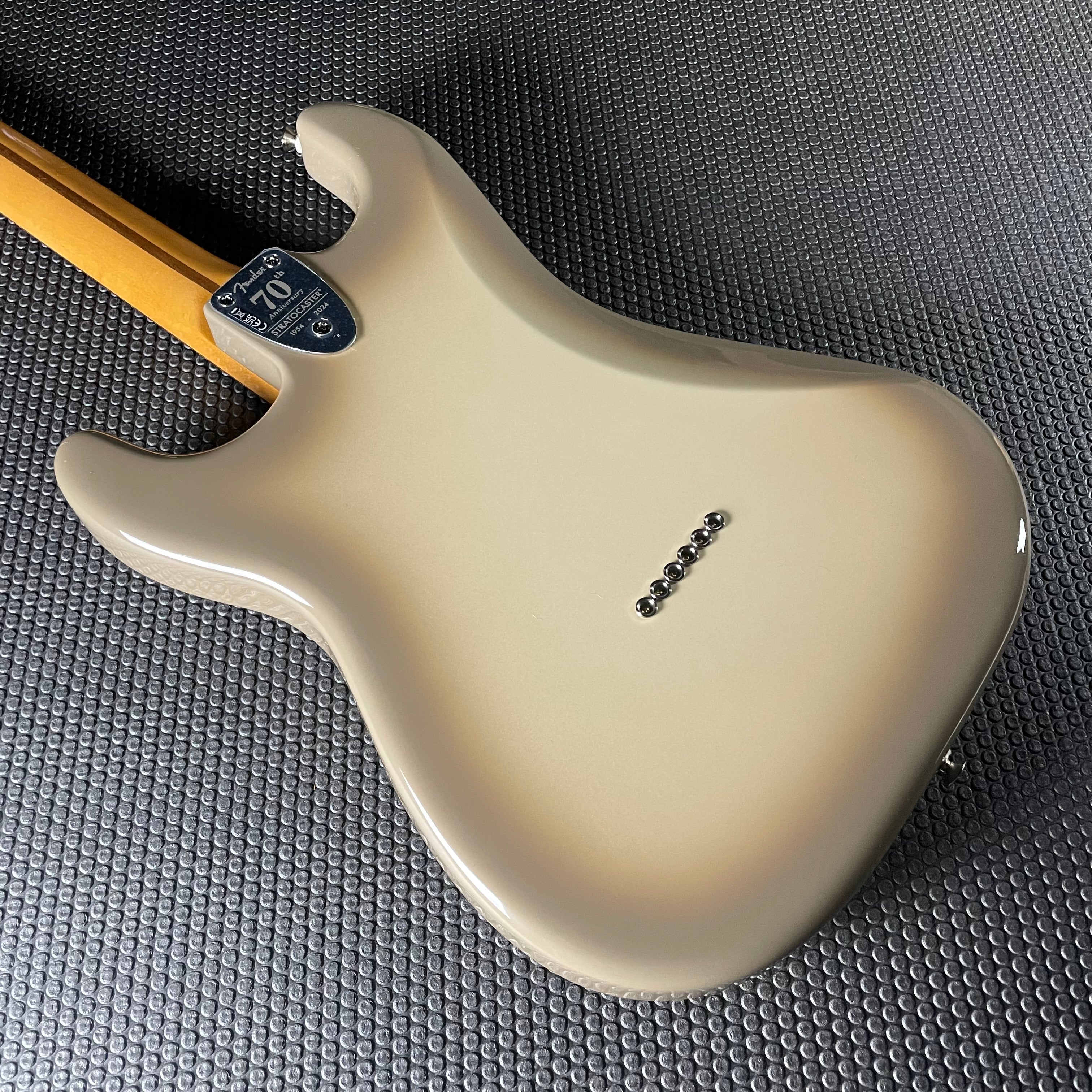 Fender 70th Anniversary Antigua Stratocaster, Rosewood- Antigua (7lbs 11oz) - Metronome Music Inc.