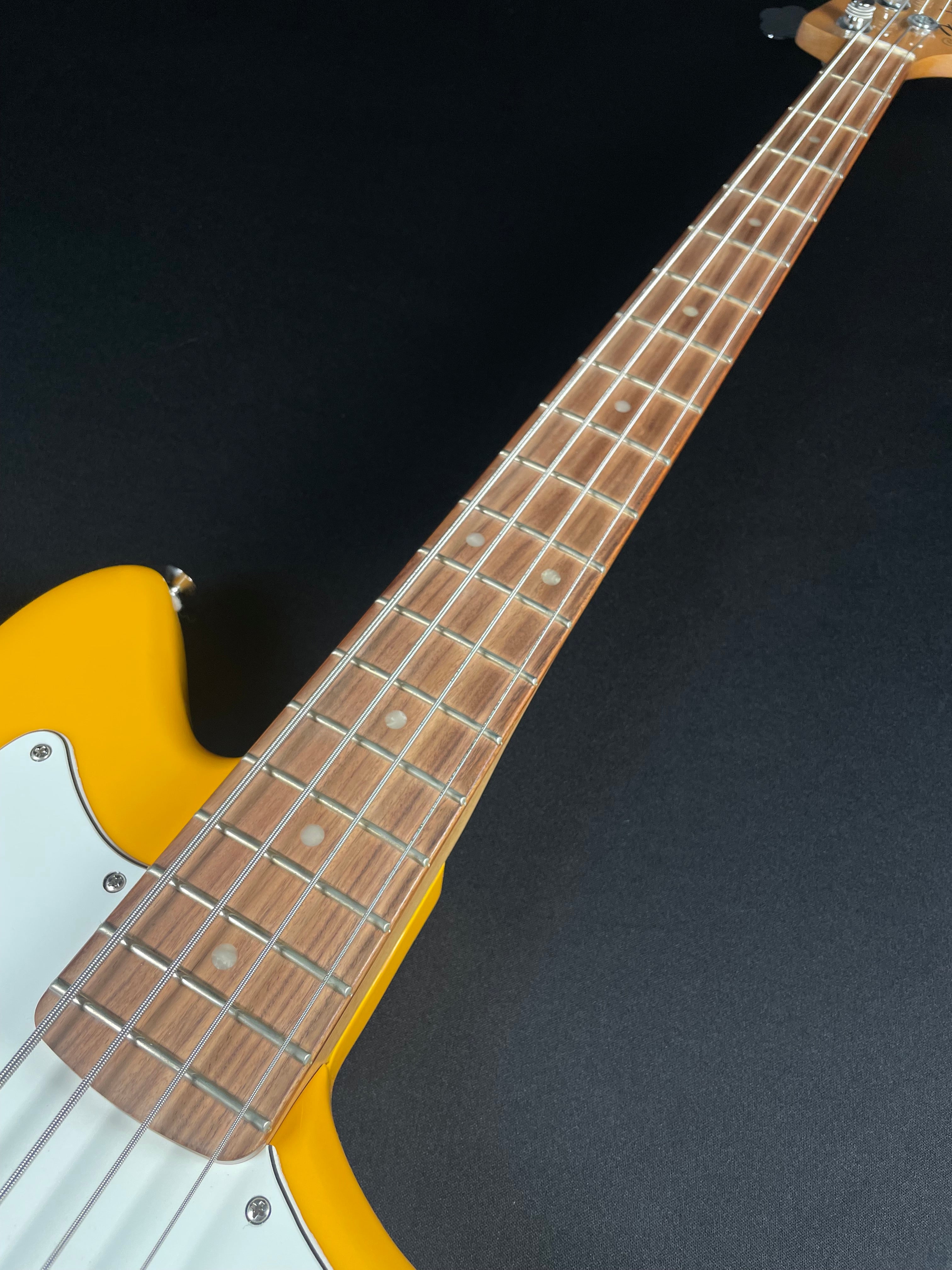 Fender Player Plus Active Meteora Bass - Tequila Sunrise (2022) - Metronome Music Inc.