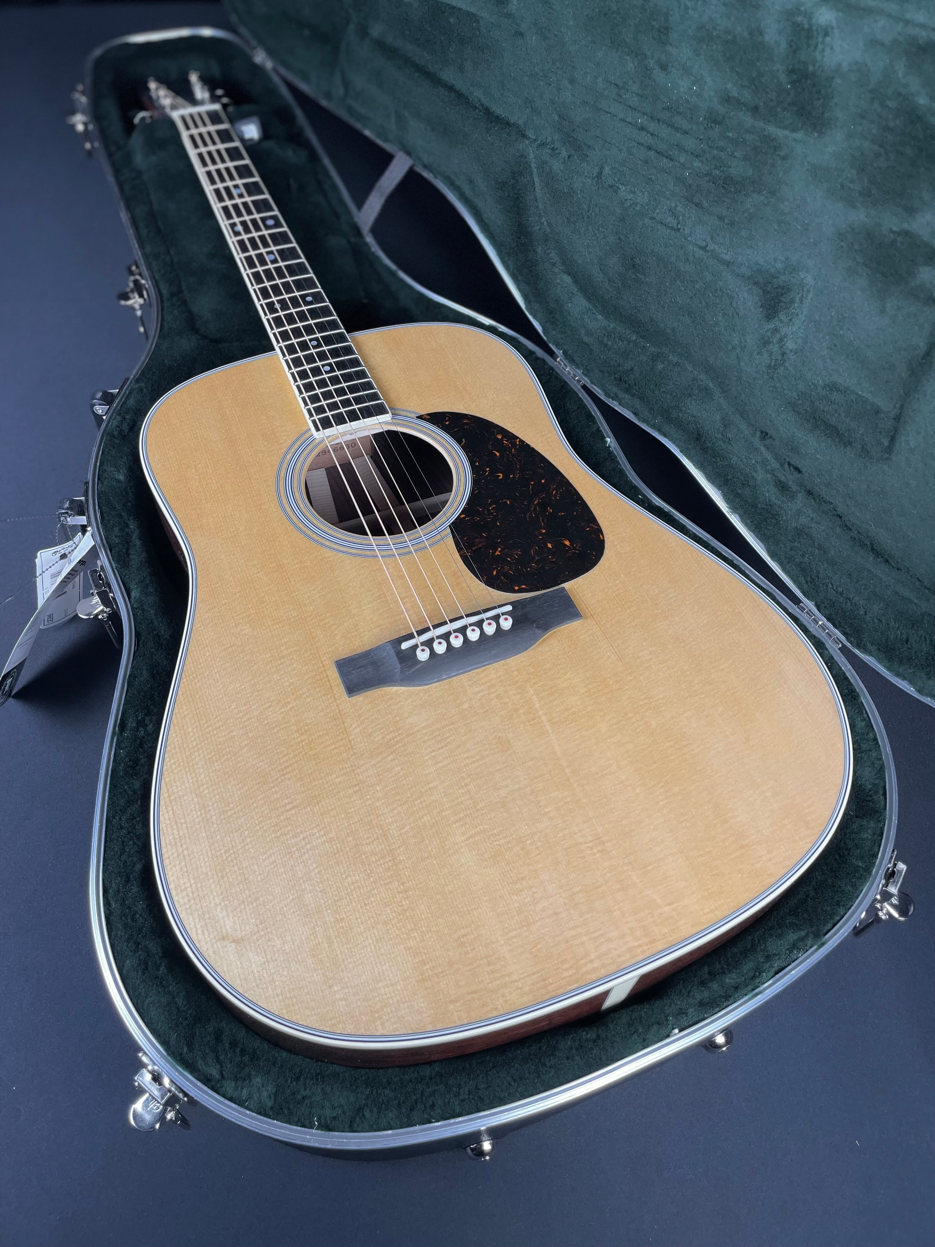 Martin D-35 Standard w/Hardshell Case - Natural (2025) - Metronome Music Inc.