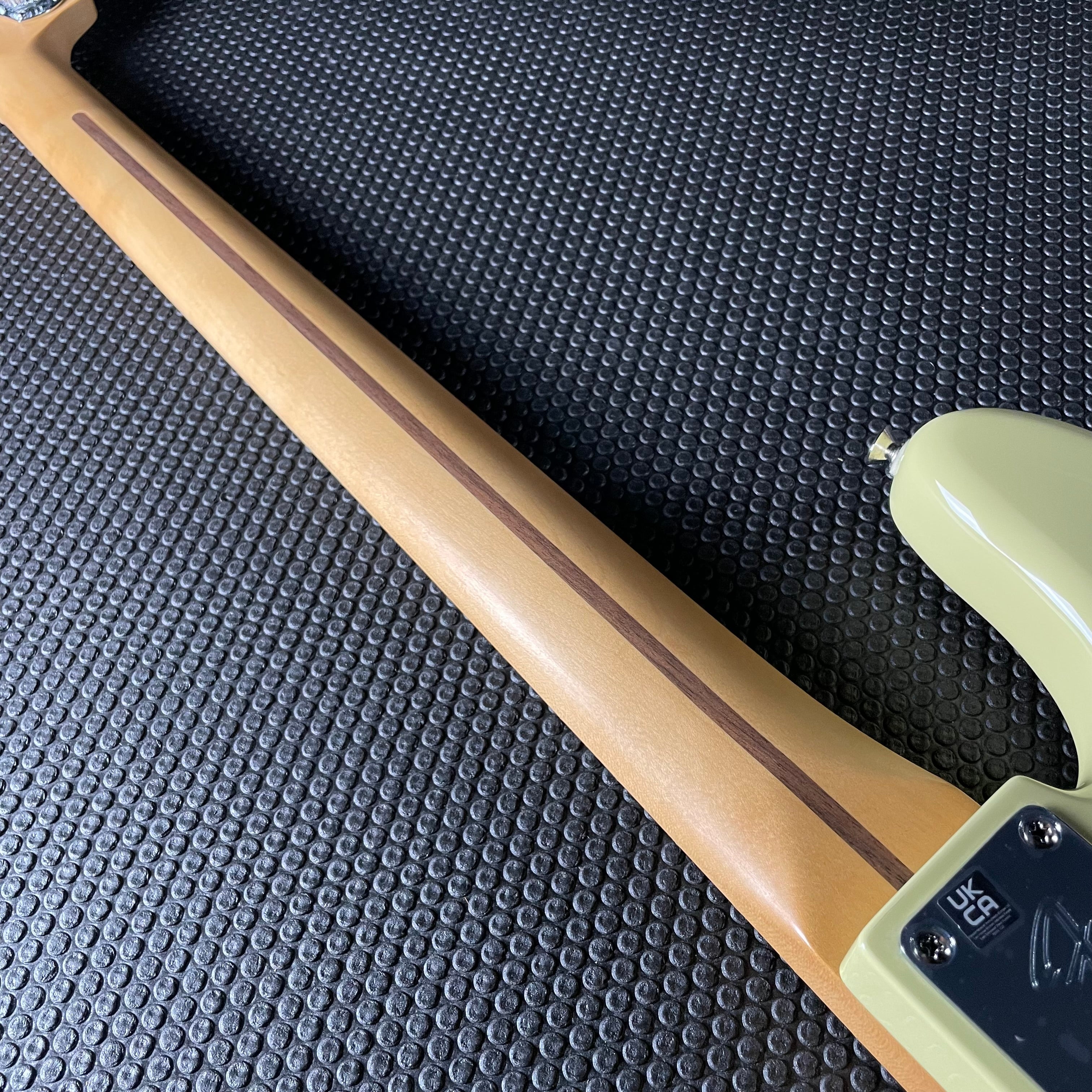 Fender Player II Precision Bass, Maple- Hialeah Yellow (8lbs 2oz) - Metronome Music Inc.