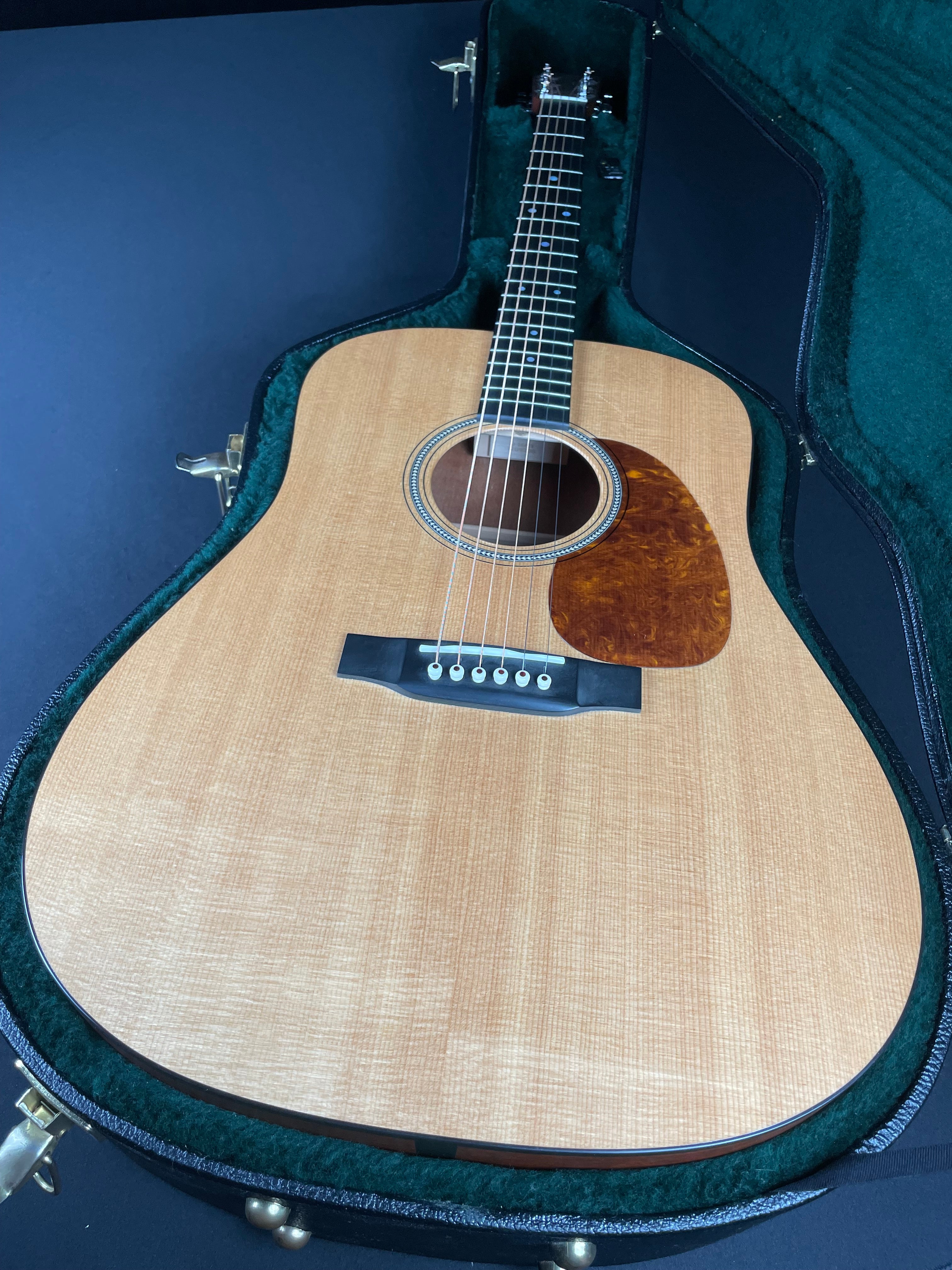 Martin D-16GT w/OHSC - Natural (2007) - Metronome Music Inc.