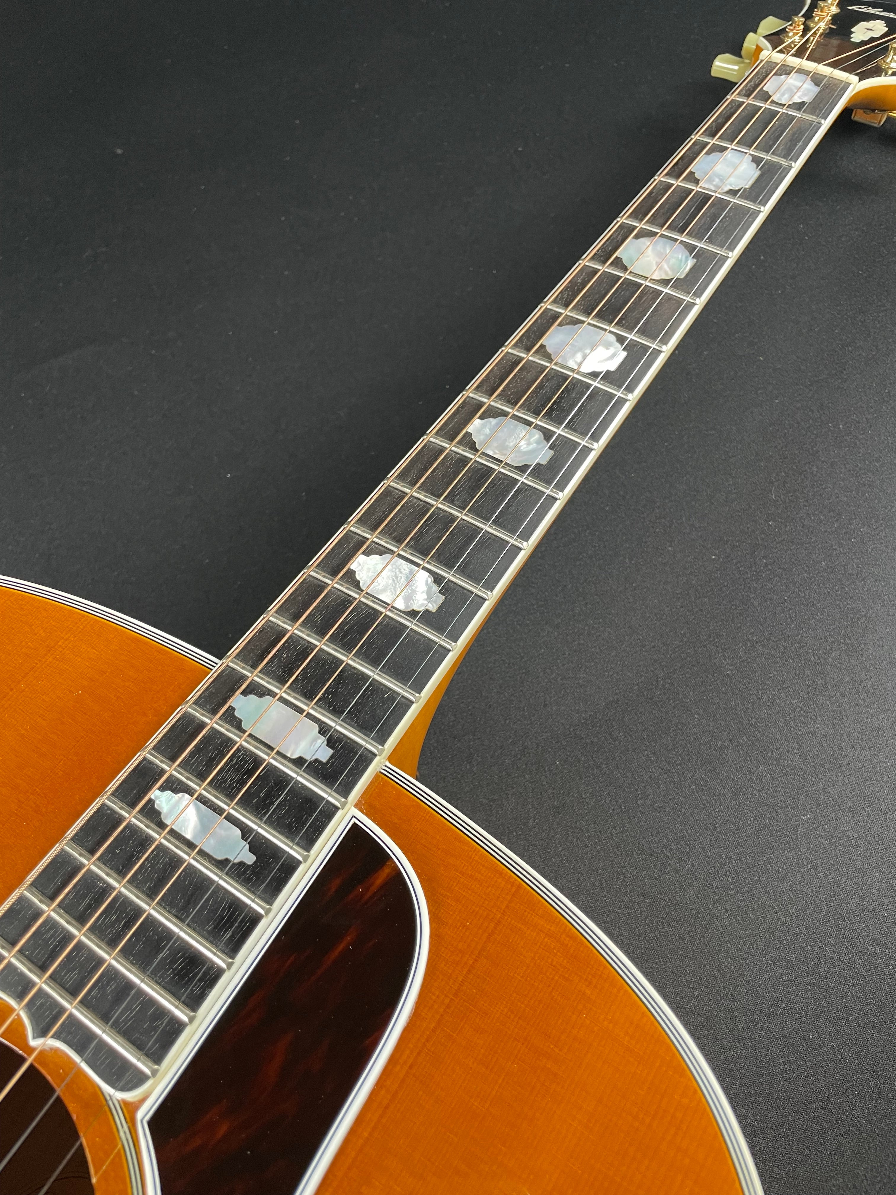 Blueridge BG-2500 Historic Series Super Jumbo Acoustic Guitar (2016) - Metronome Music Inc.