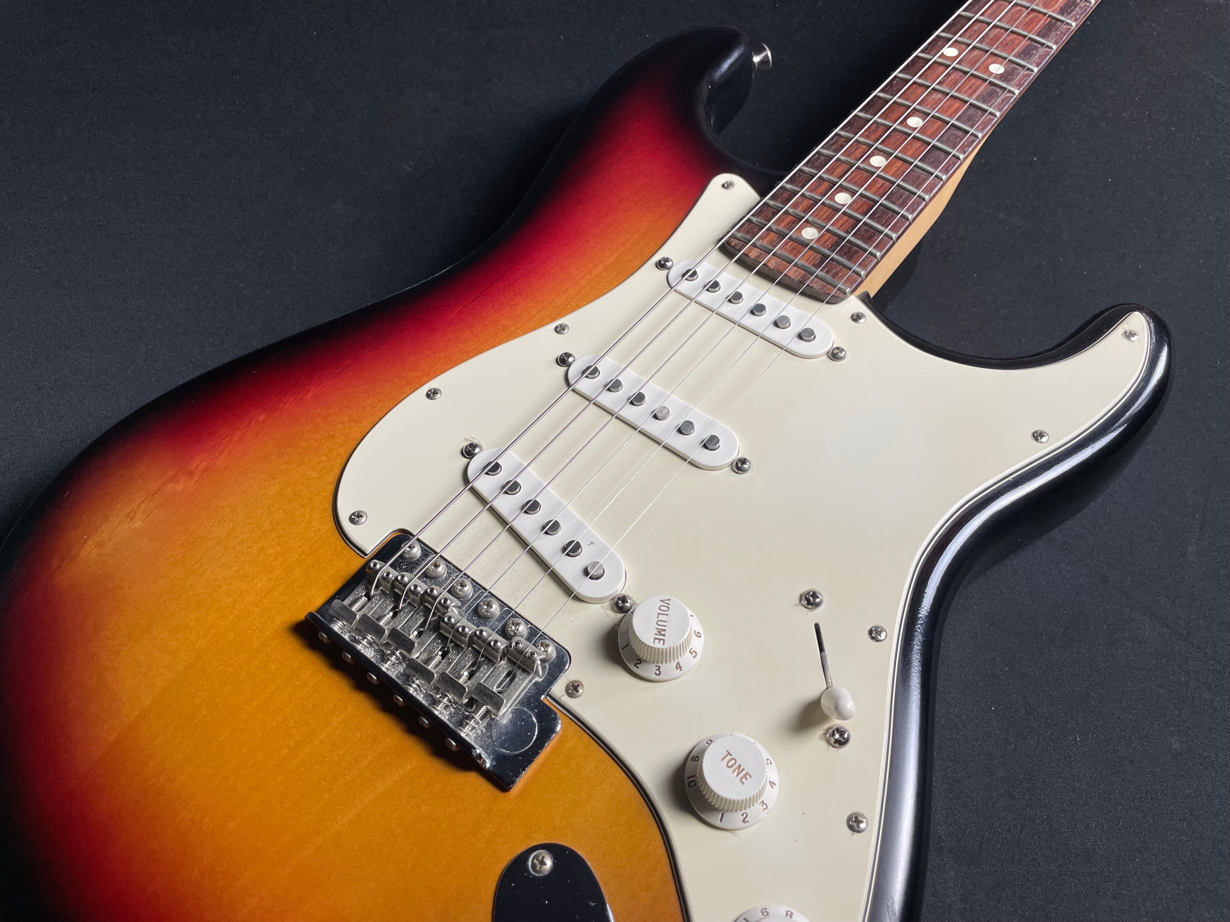 Fender Highway One Stratocaster Rosewood - 3-Color Sunburst (2007) Z7026001 - Metronome Music Inc.