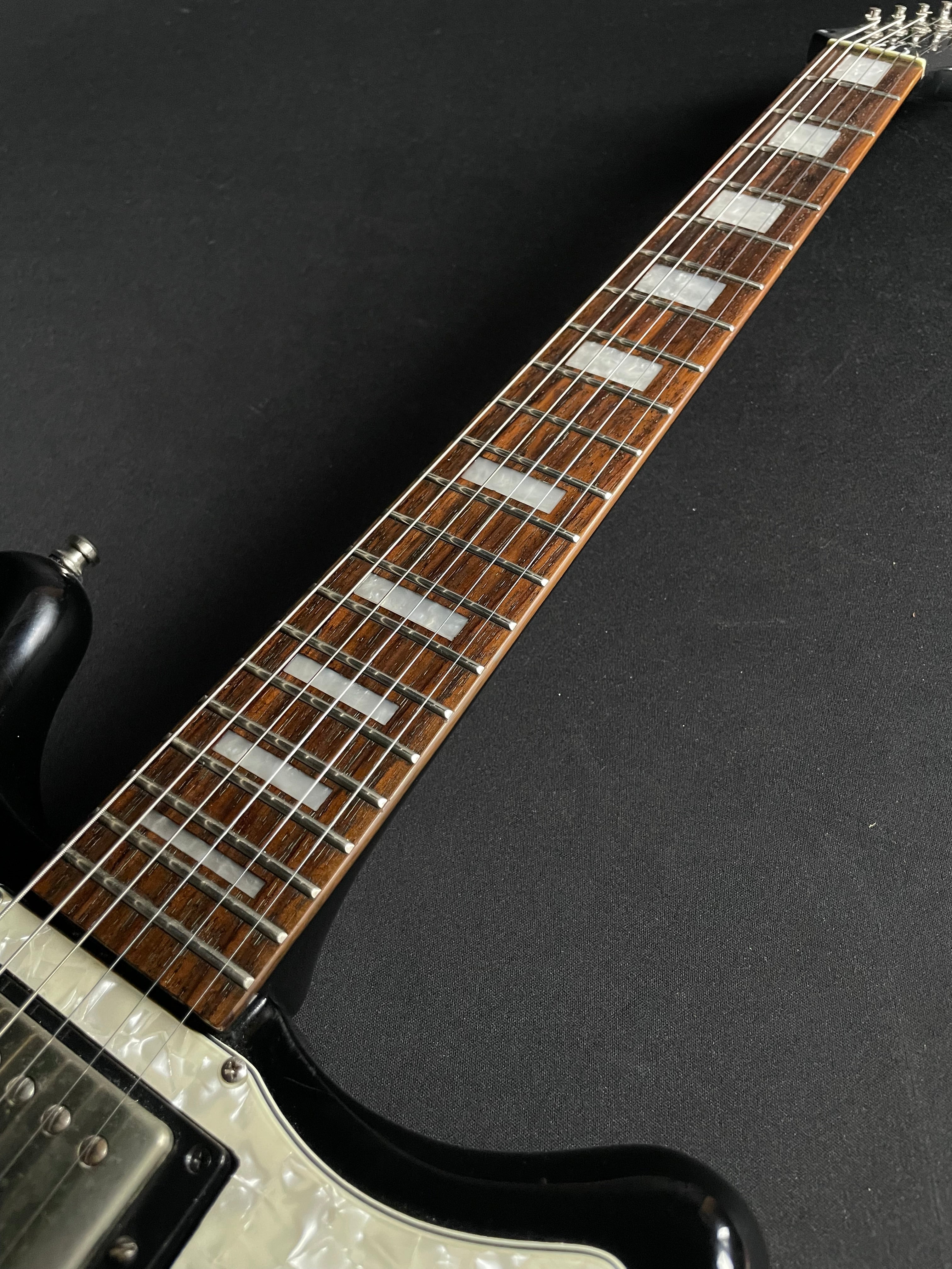 Epiphone Wilshire Pro - Black (2010) - Metronome Music Inc.