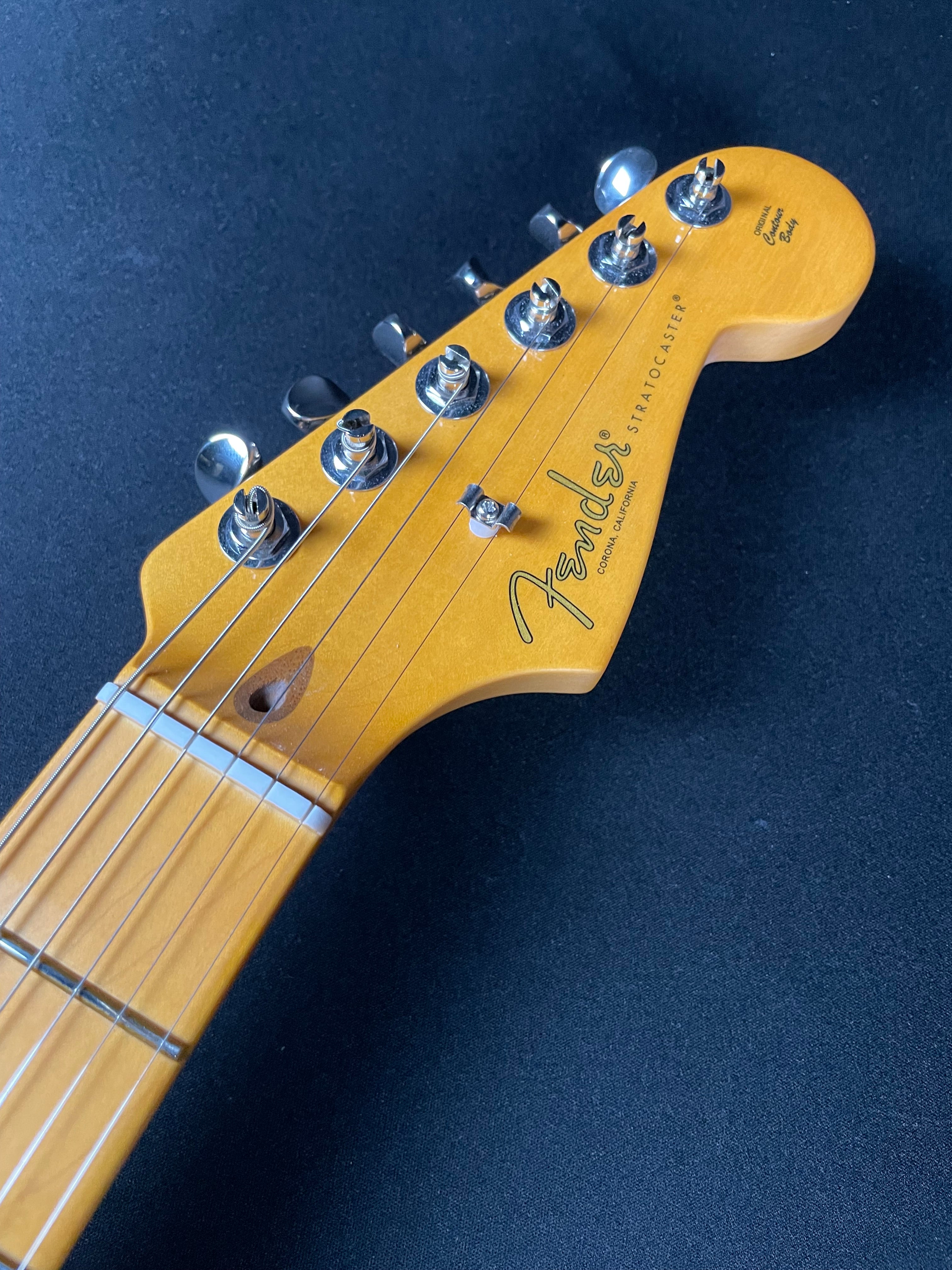 Fender American Professional Classic Stratocaster - HSS, Faded Black - Metronome Music Inc.