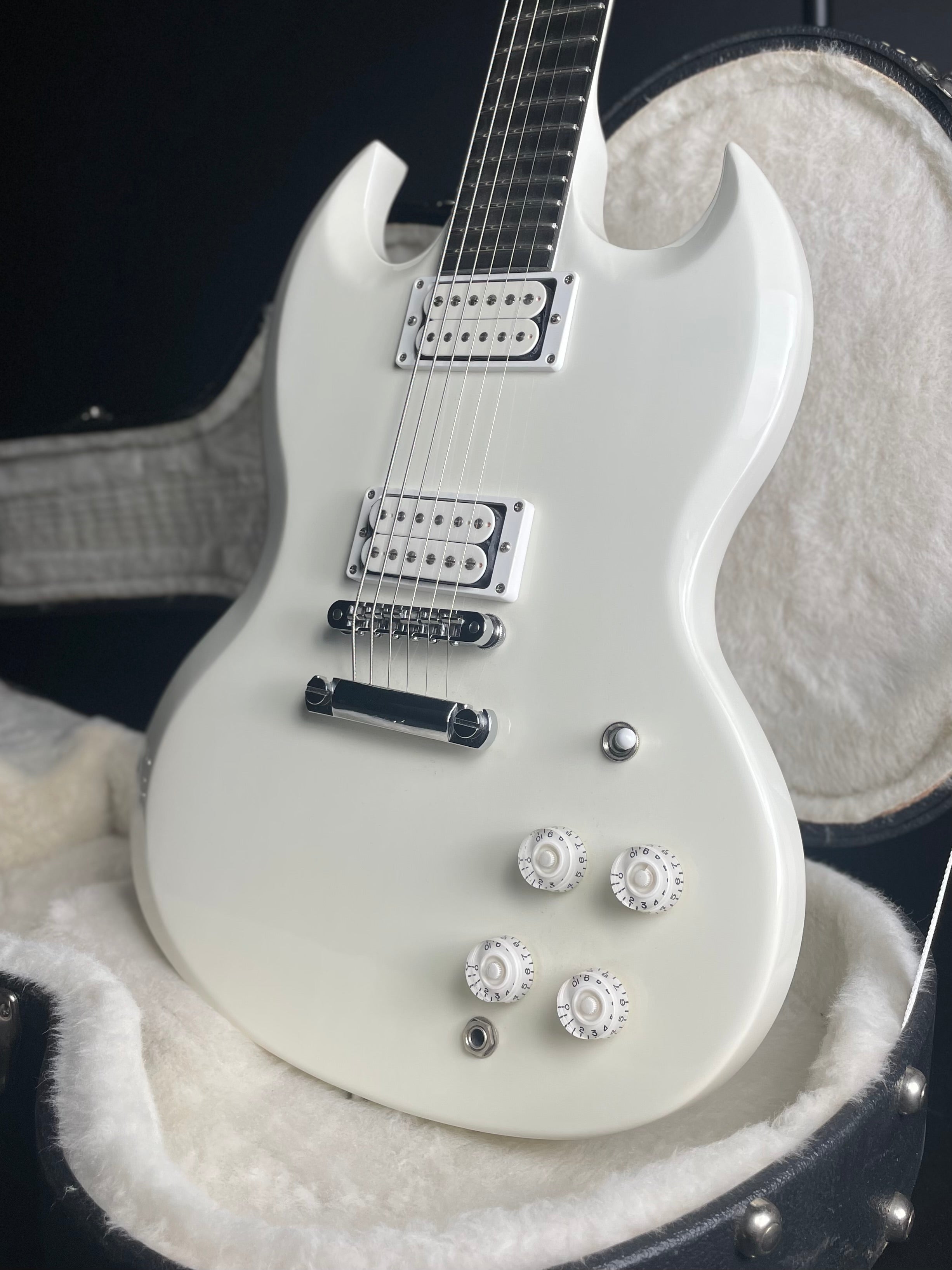 Gibson SG Baritone Limited Edition w/OHSC - Alpine White (2013) - Metronome Music Inc.