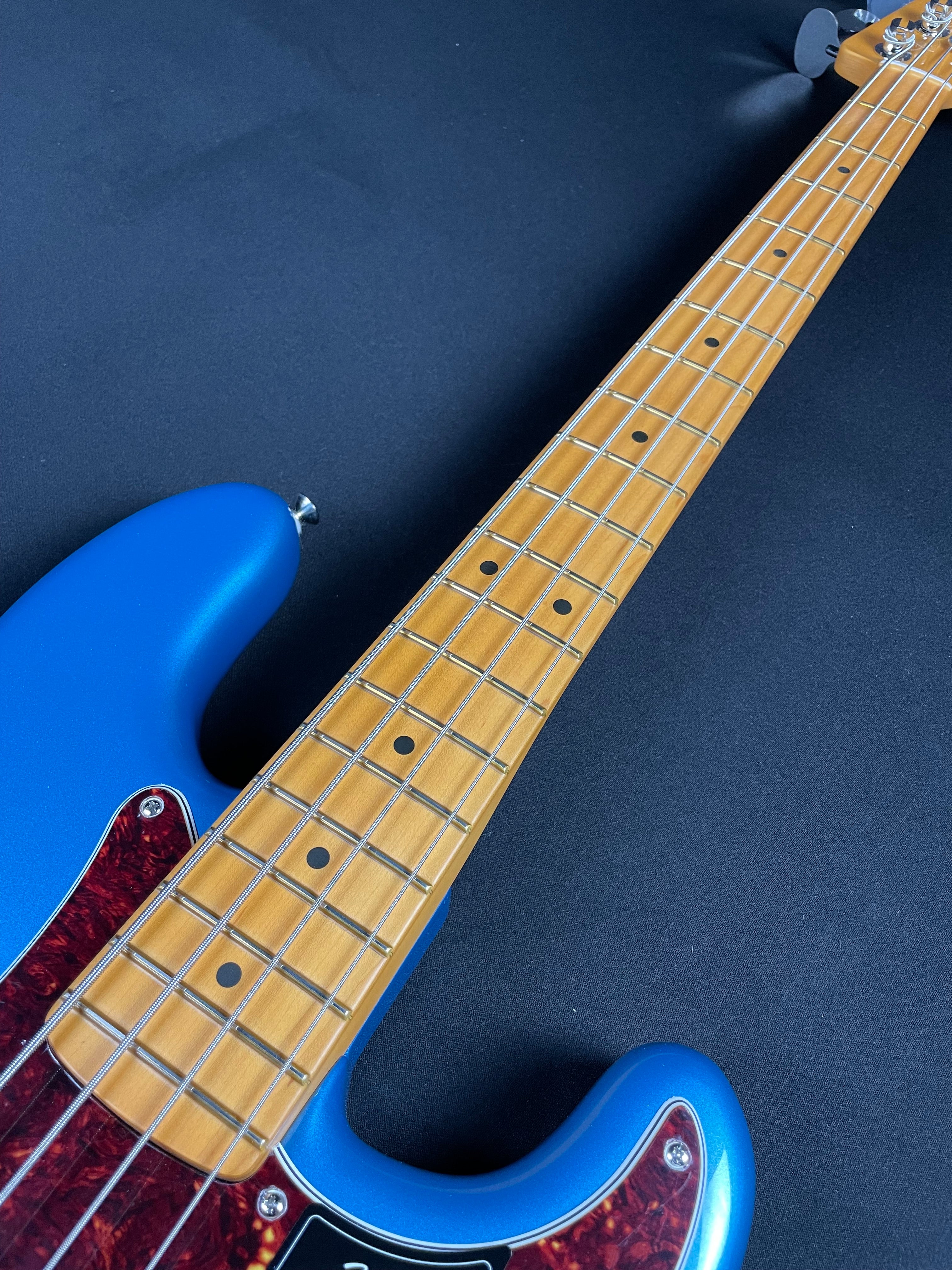 Fender American Professional Classic Precision Bass - Faded Lake Placid Blue - Metronome Music Inc.