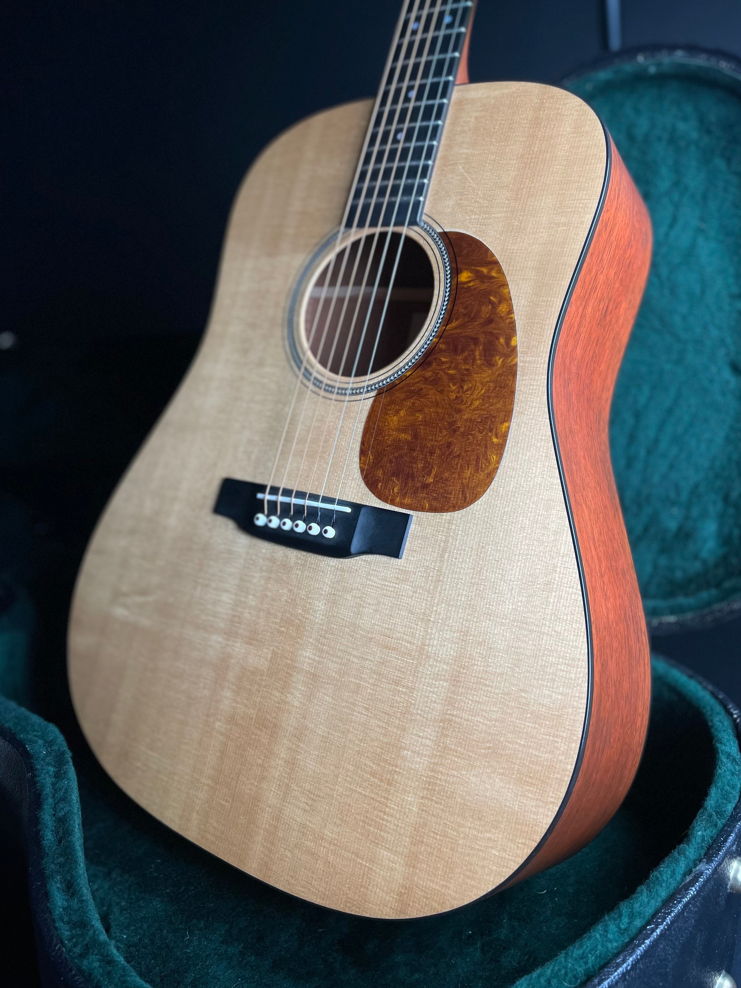 Martin D-16GT w/OHSC - Natural (2007) - Metronome Music Inc.