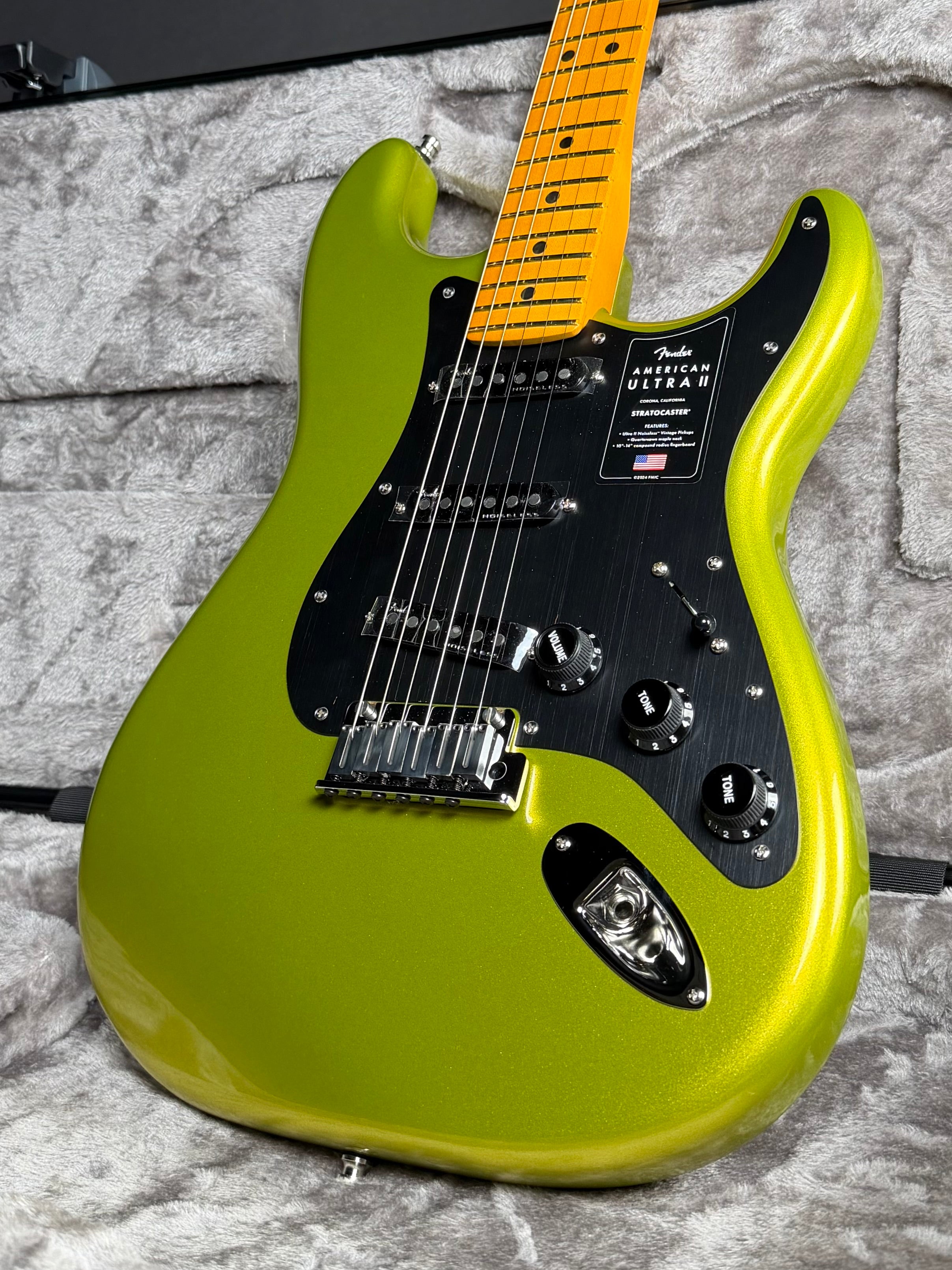 Fender American Ultra II Stratocaster, Maple- Solar Flare (2026)
