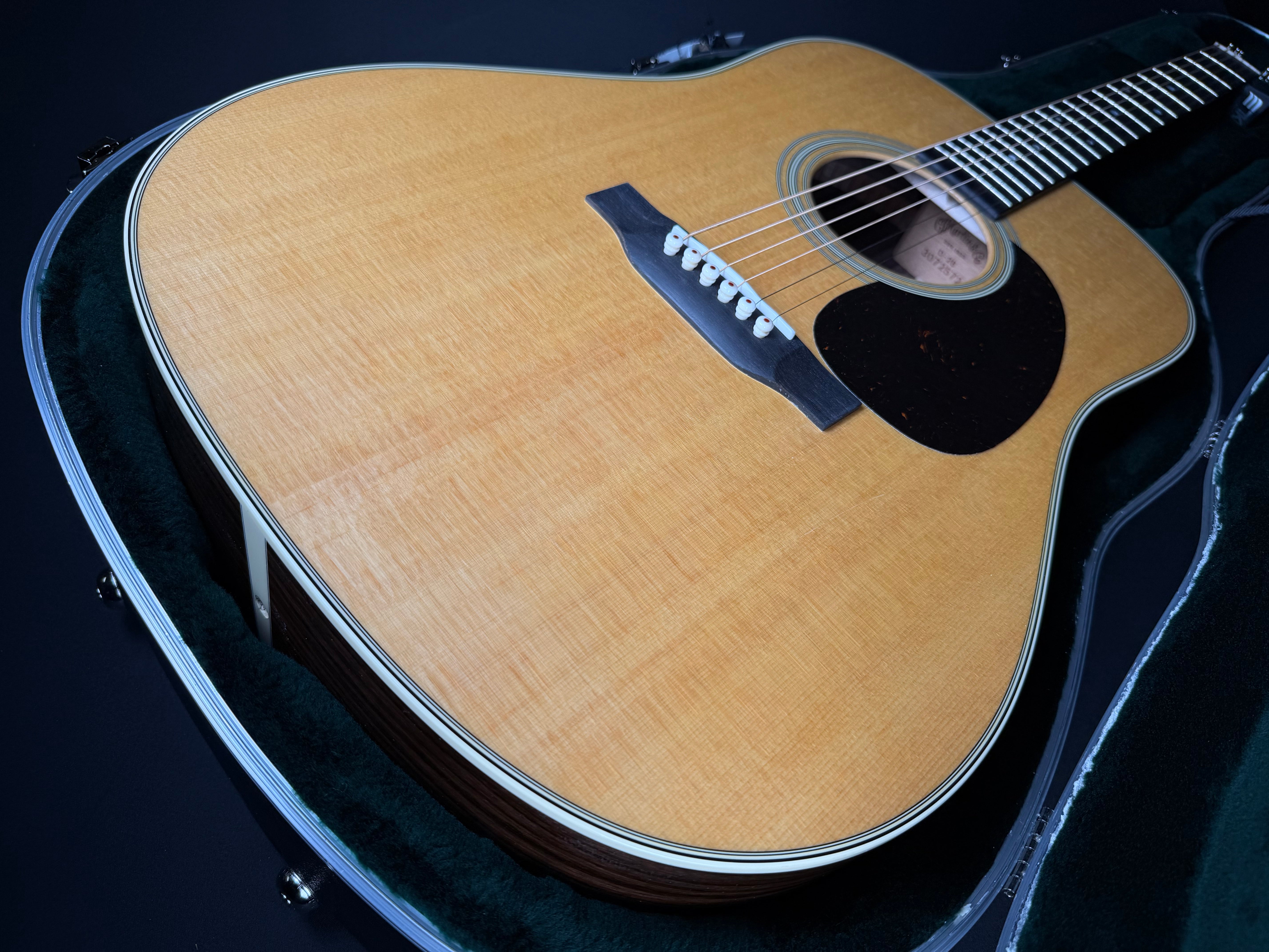Martin D-28 Standard w/ Hard Case Gloss Natural (2026)