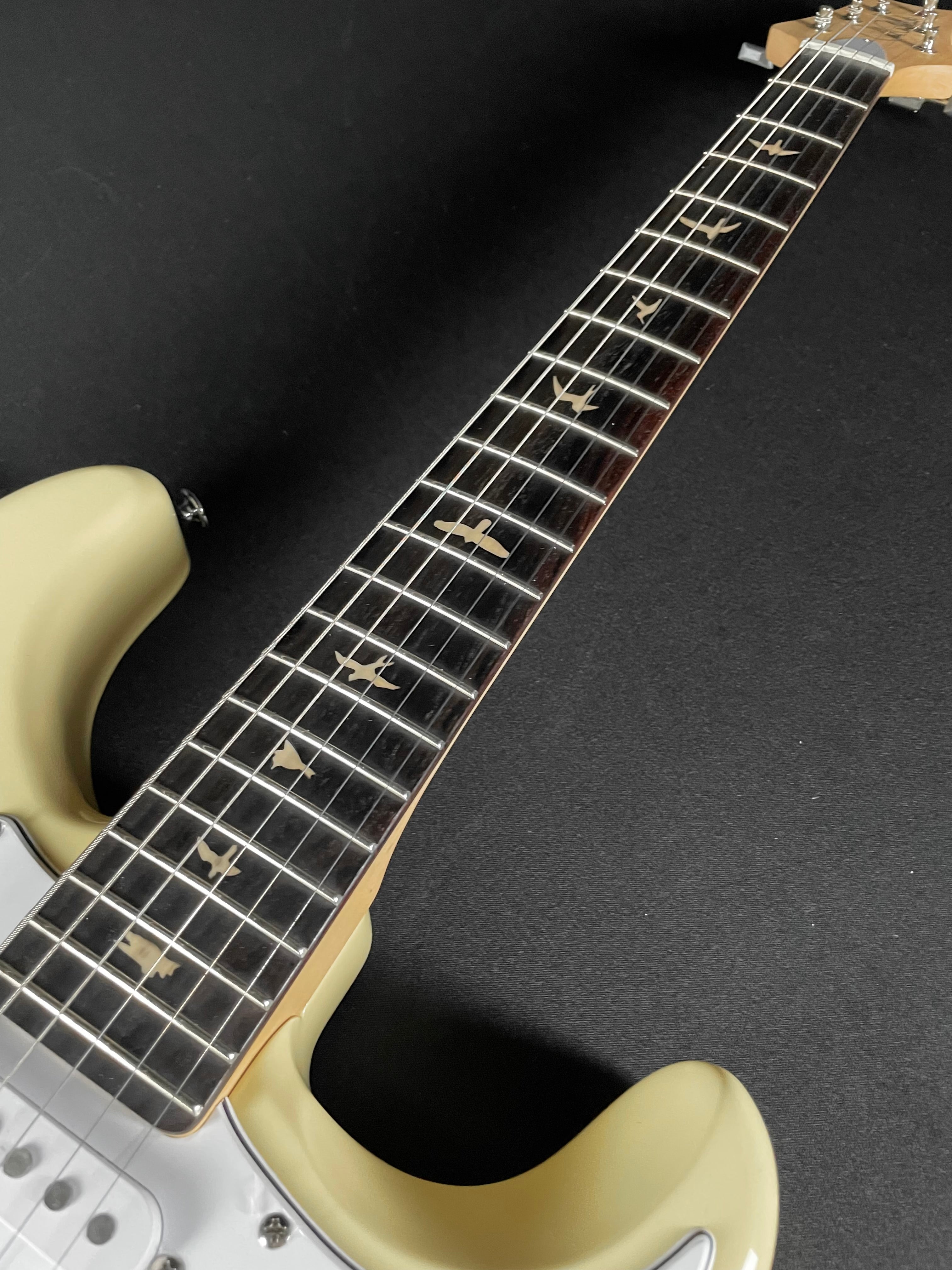 PRS SE Silver Sky Rosewood w/Gig Bag - Moon White - Metronome Music Inc.