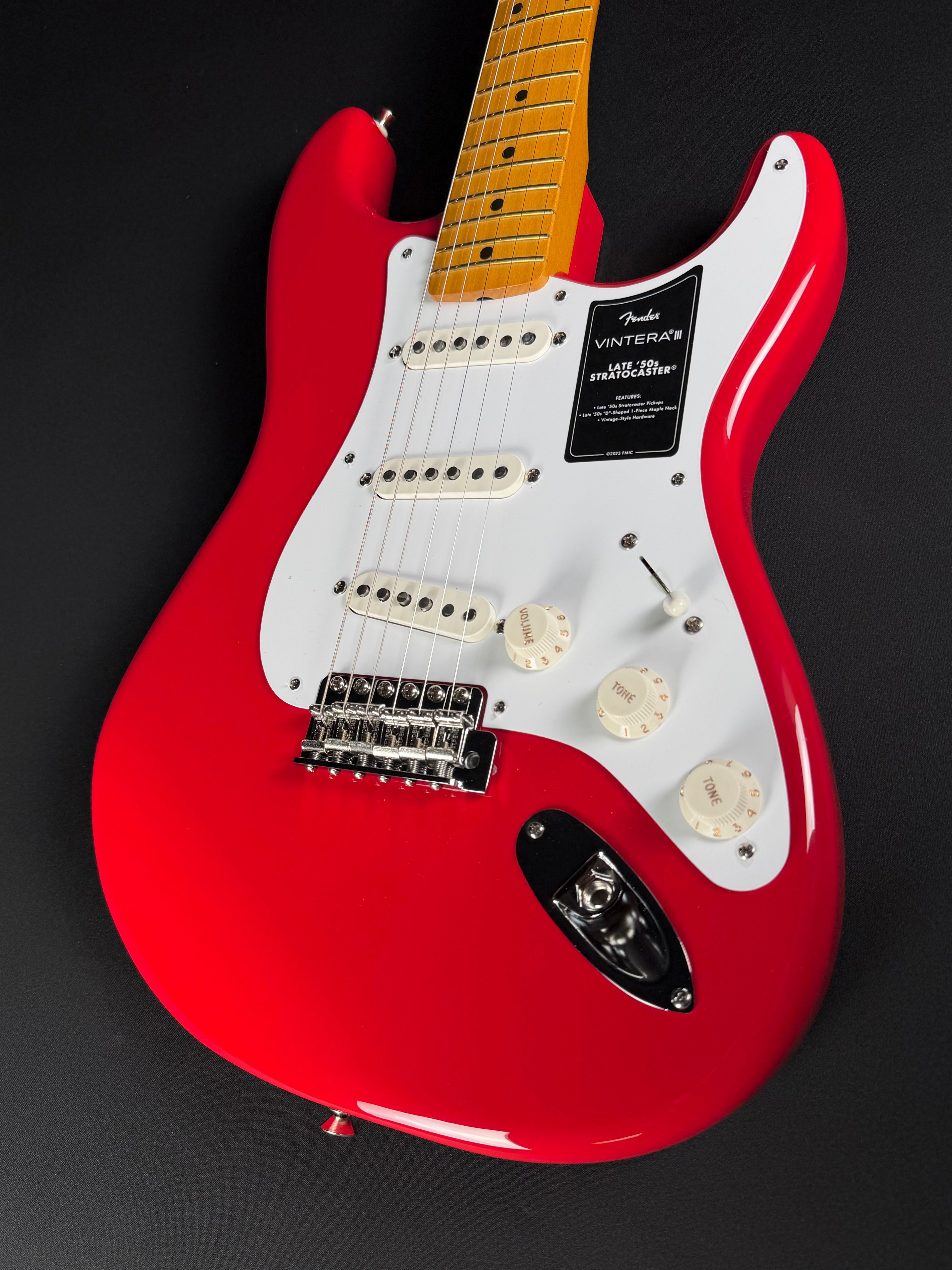 Fender Vintera III Late '50s Stratocaster - Dakota Red - Metronome Music Inc.