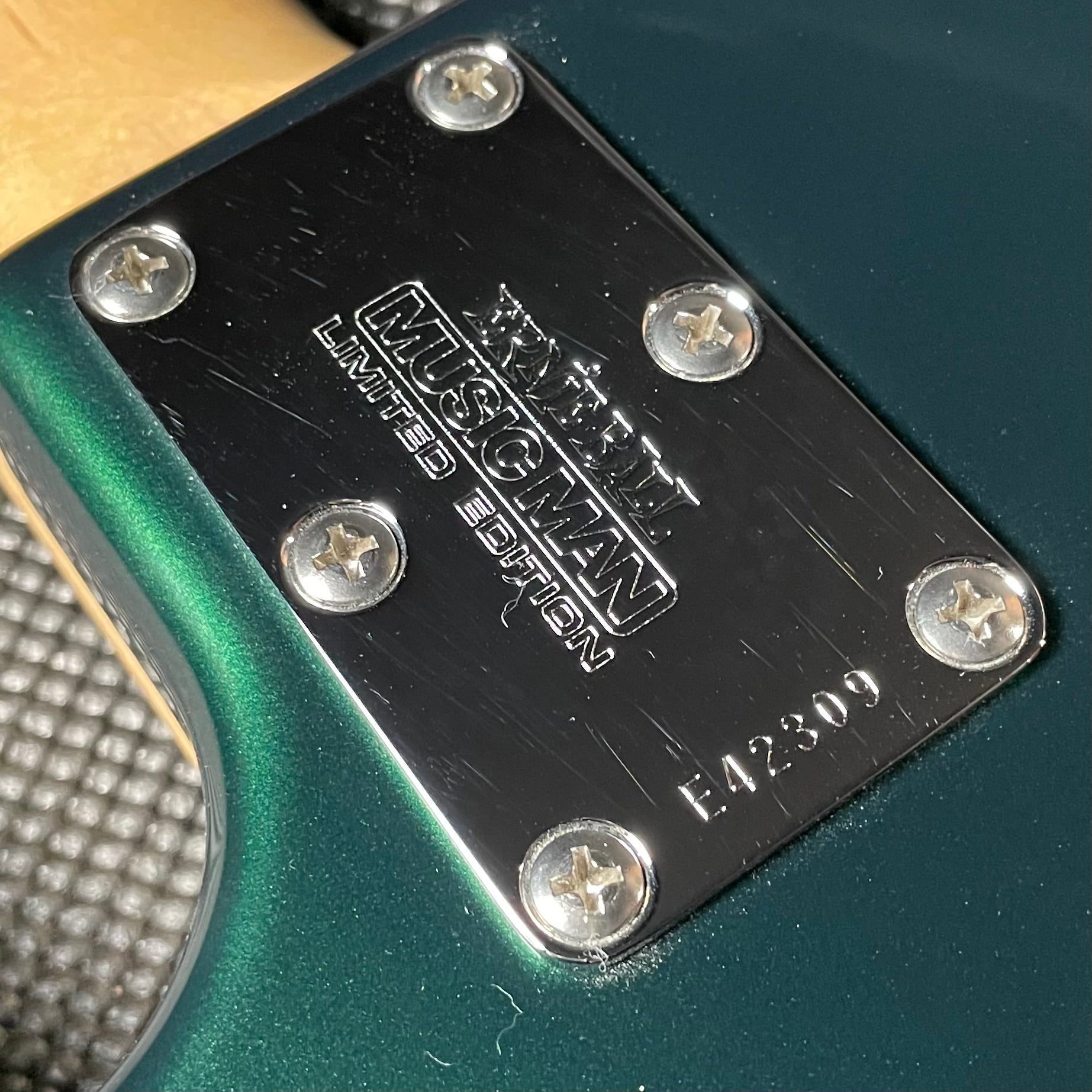 Ernie Ball Music Man StingRay 5 H Limited Edition - Envy Green (2004) - Metronome Music Inc.