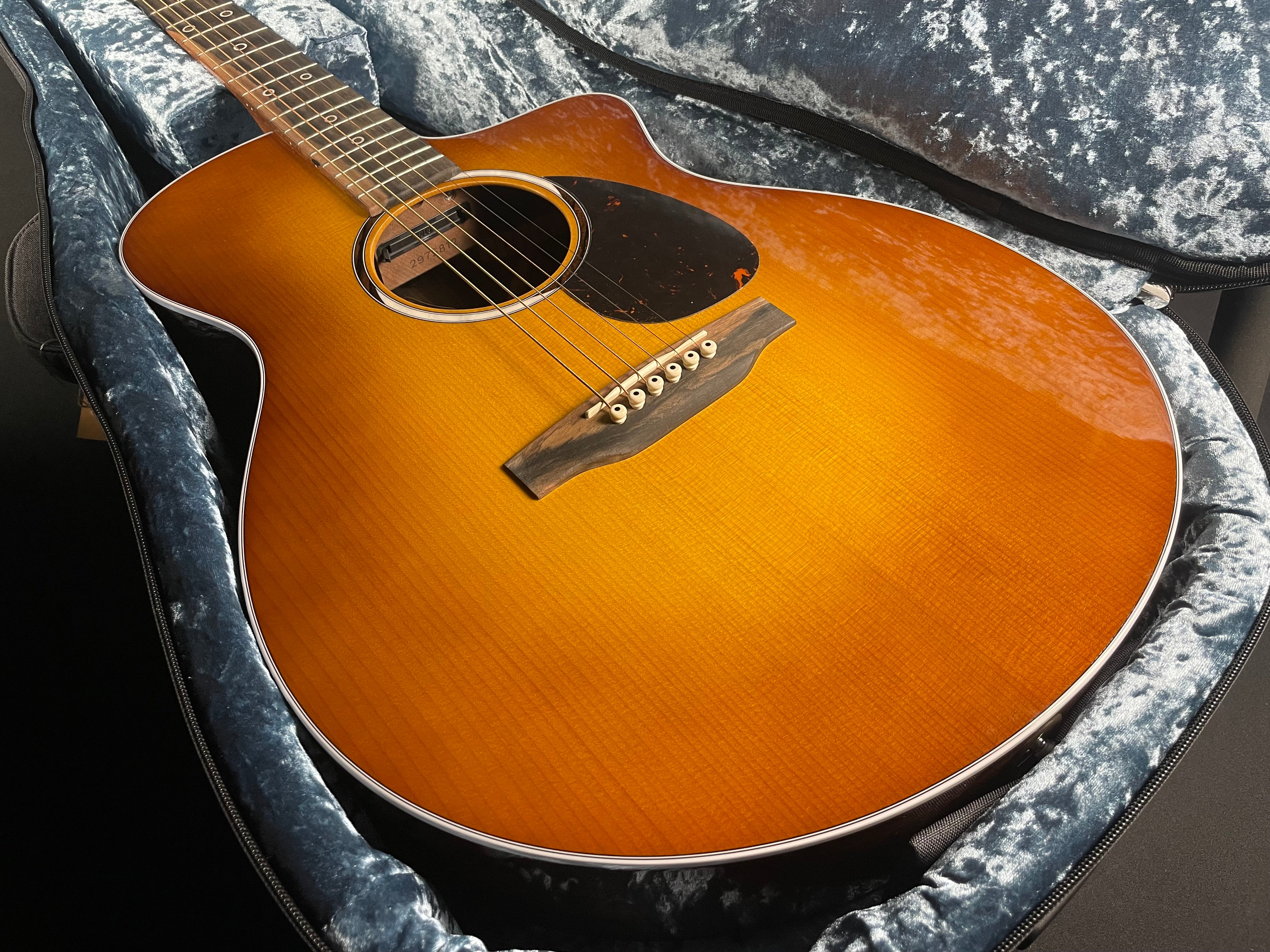Martin SC-13E Special w/Soft-Shell Case- Burst (2025) - Metronome Music Inc.