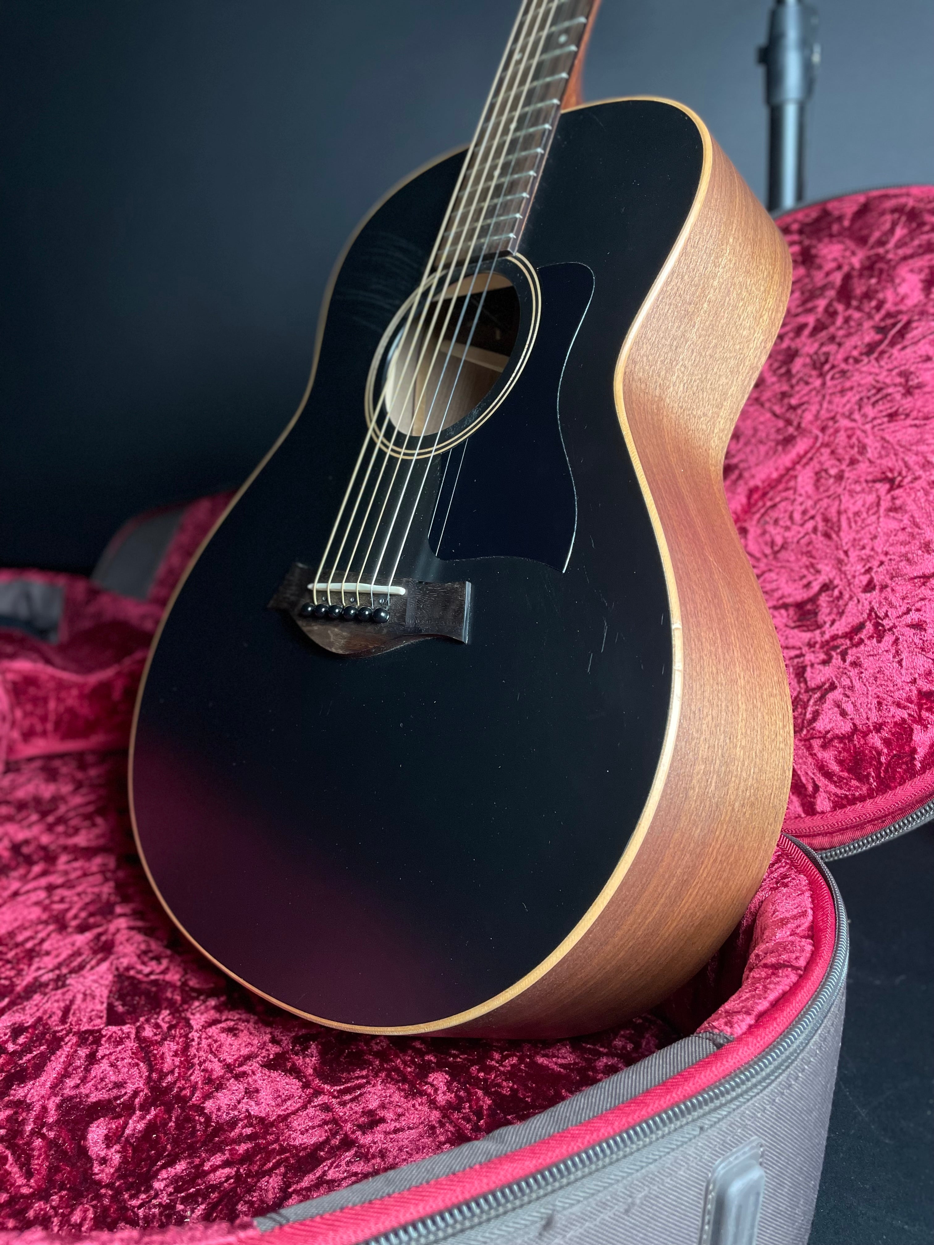 Taylor GTe Blacktop Grand Theater - (Used)