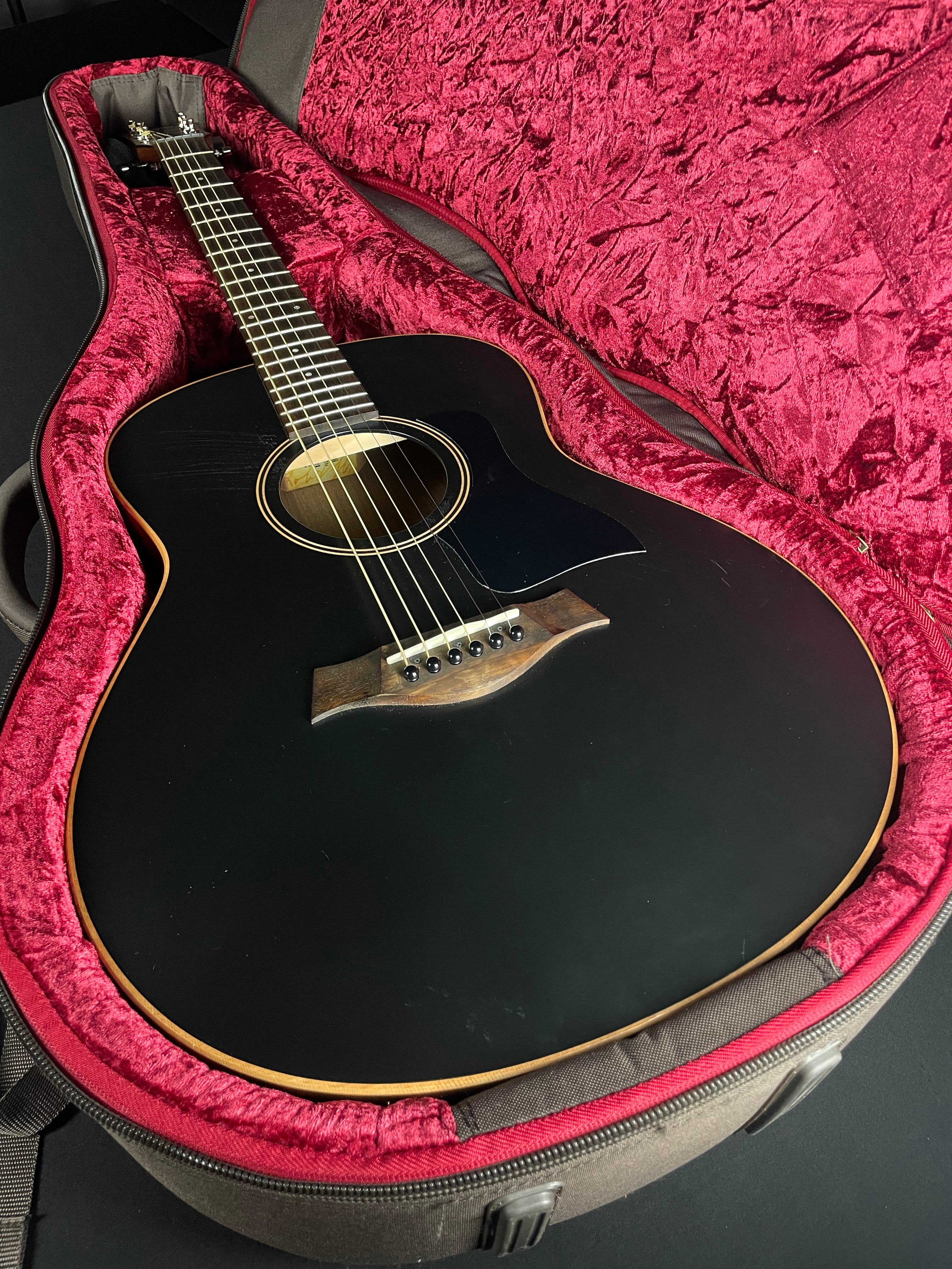 Taylor GTe Blacktop Grand Theater - (Used)