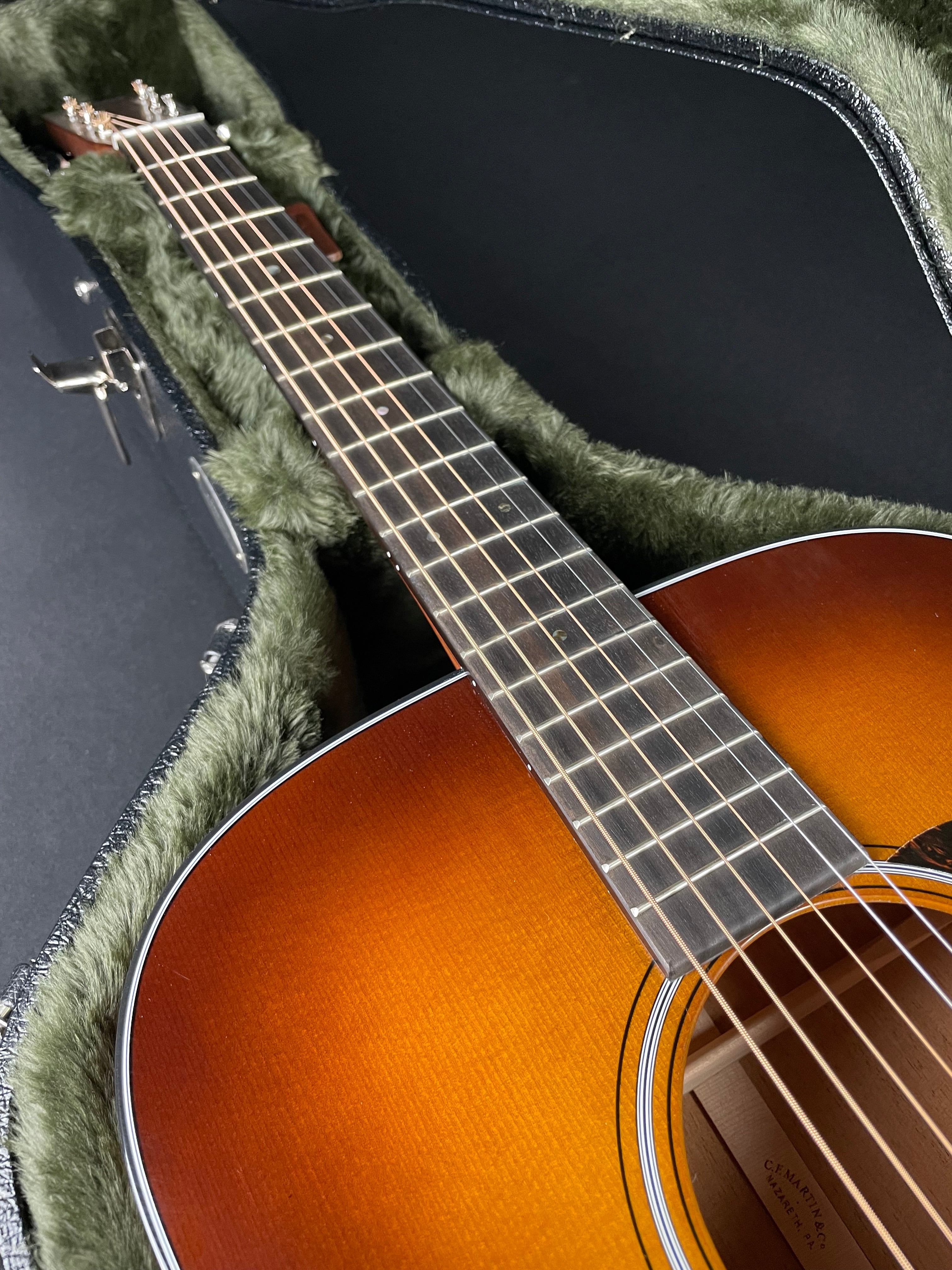 Martin D-18 Standard w/Hardshell Case - 1933 Ambertone (2025) - Metronome Music Inc.