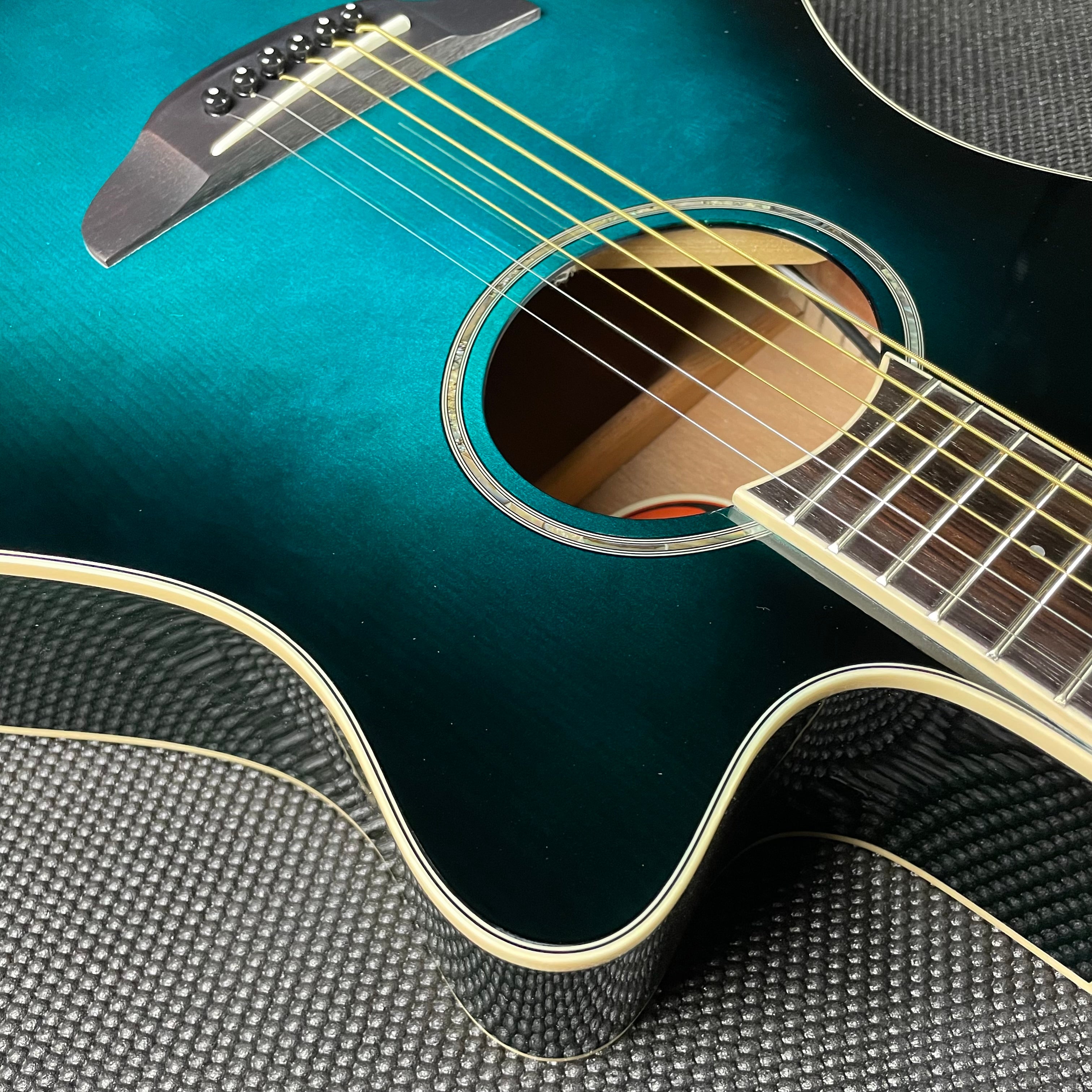 Yamaha APX600 Thinline Acoustic- Oriental Blue Burst - Metronome Music Inc.