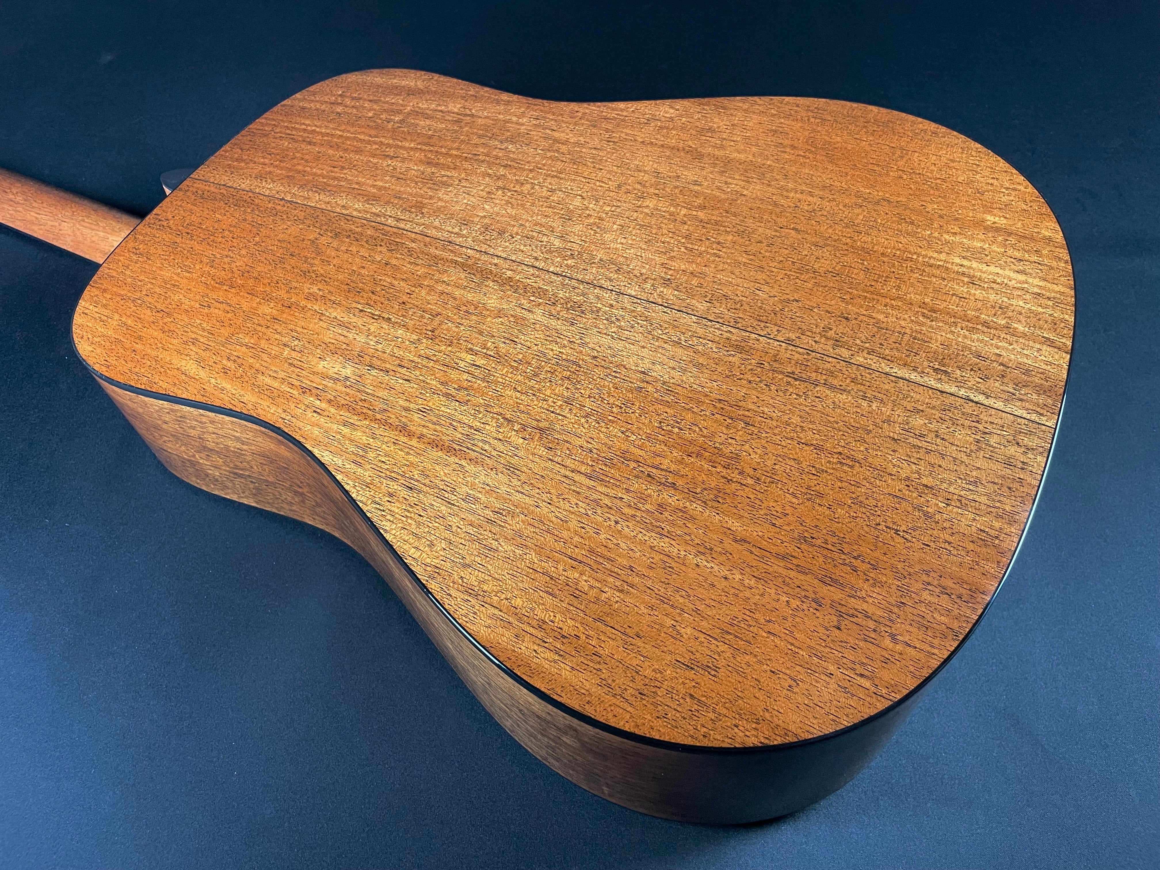 Martin D-18 Standard w/Hardshell Case - 1933 Ambertone (2025) - Metronome Music Inc.