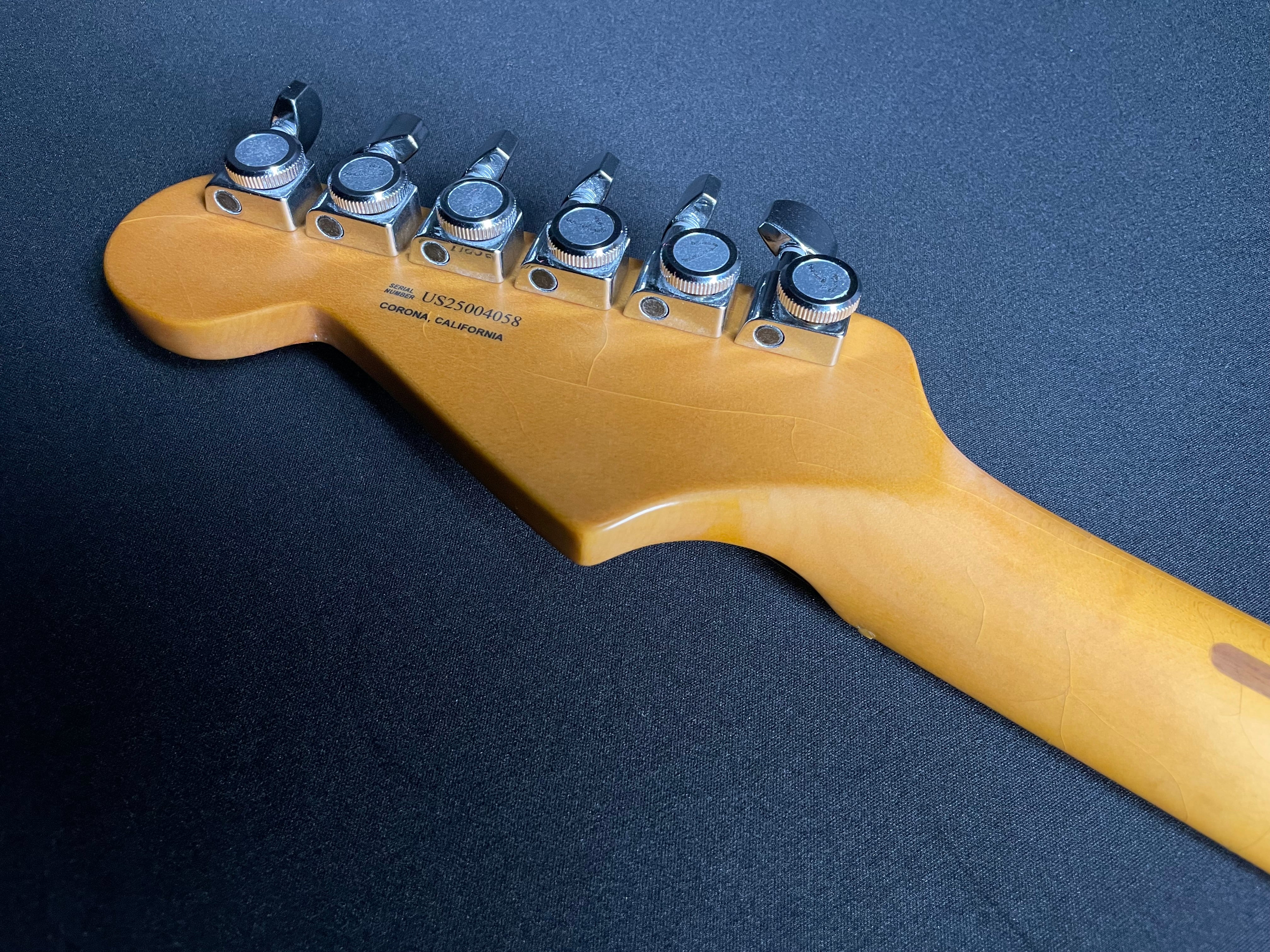 Fender American Ultra Luxe Vintage '50s Stratocaster - 3-Color Sunburst - Metronome Music Inc.