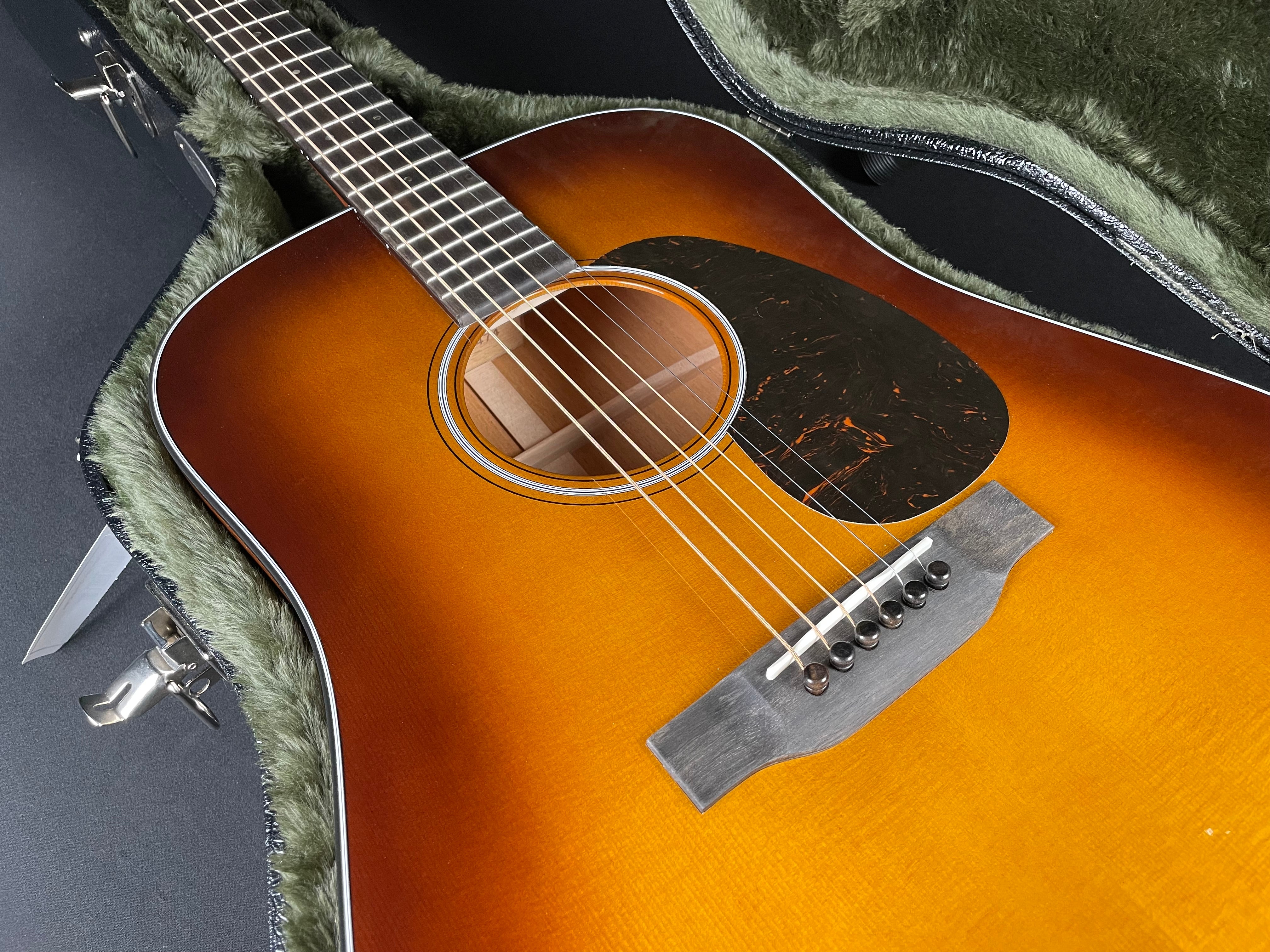 Martin D-18 Standard w/Hardshell Case - 1933 Ambertone (2025) - Metronome Music Inc.