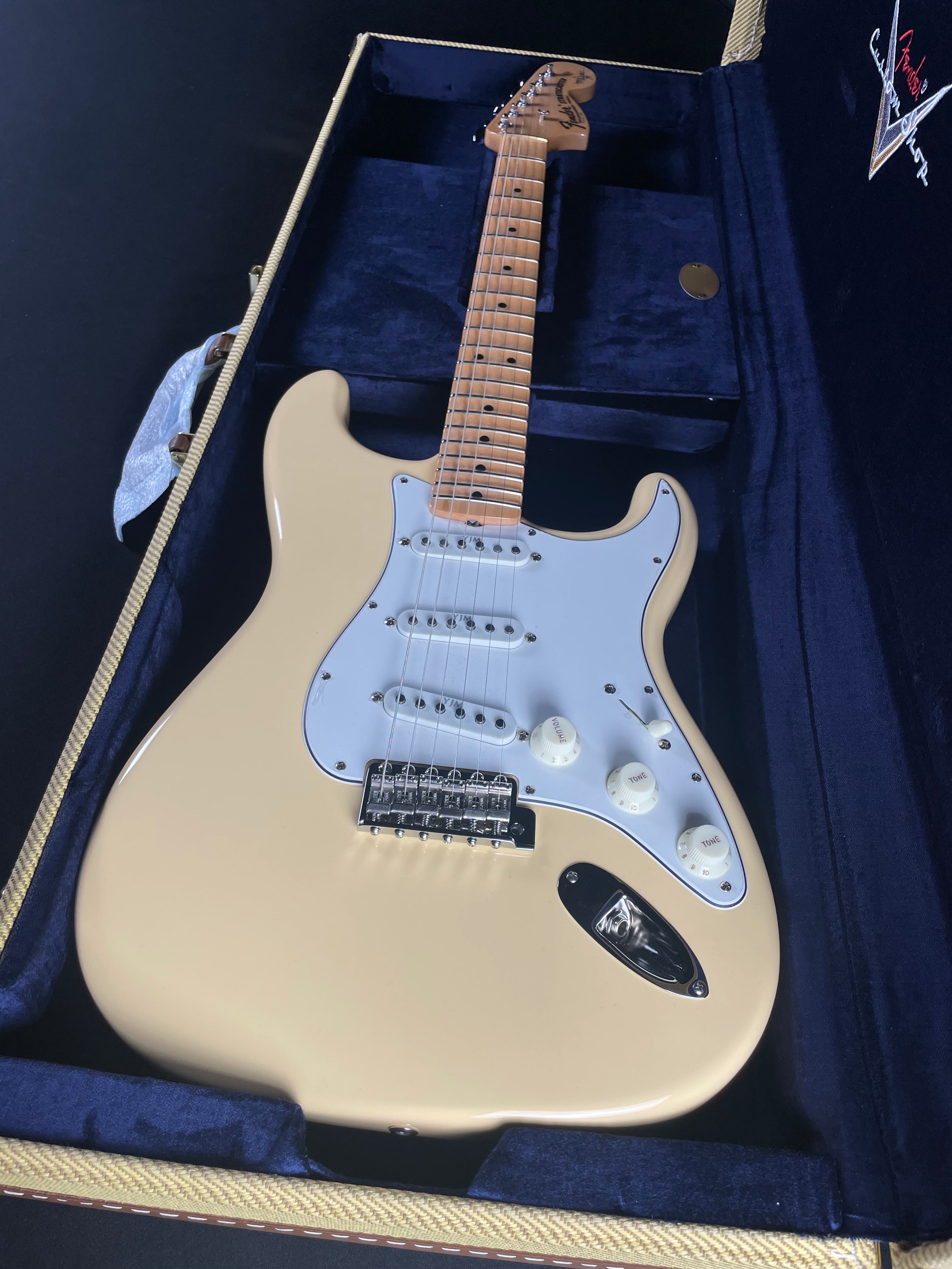 Fender Custom Shop Yngwie Malmsteen Signature, Scalloped - Vintage White - Metronome Music Inc.