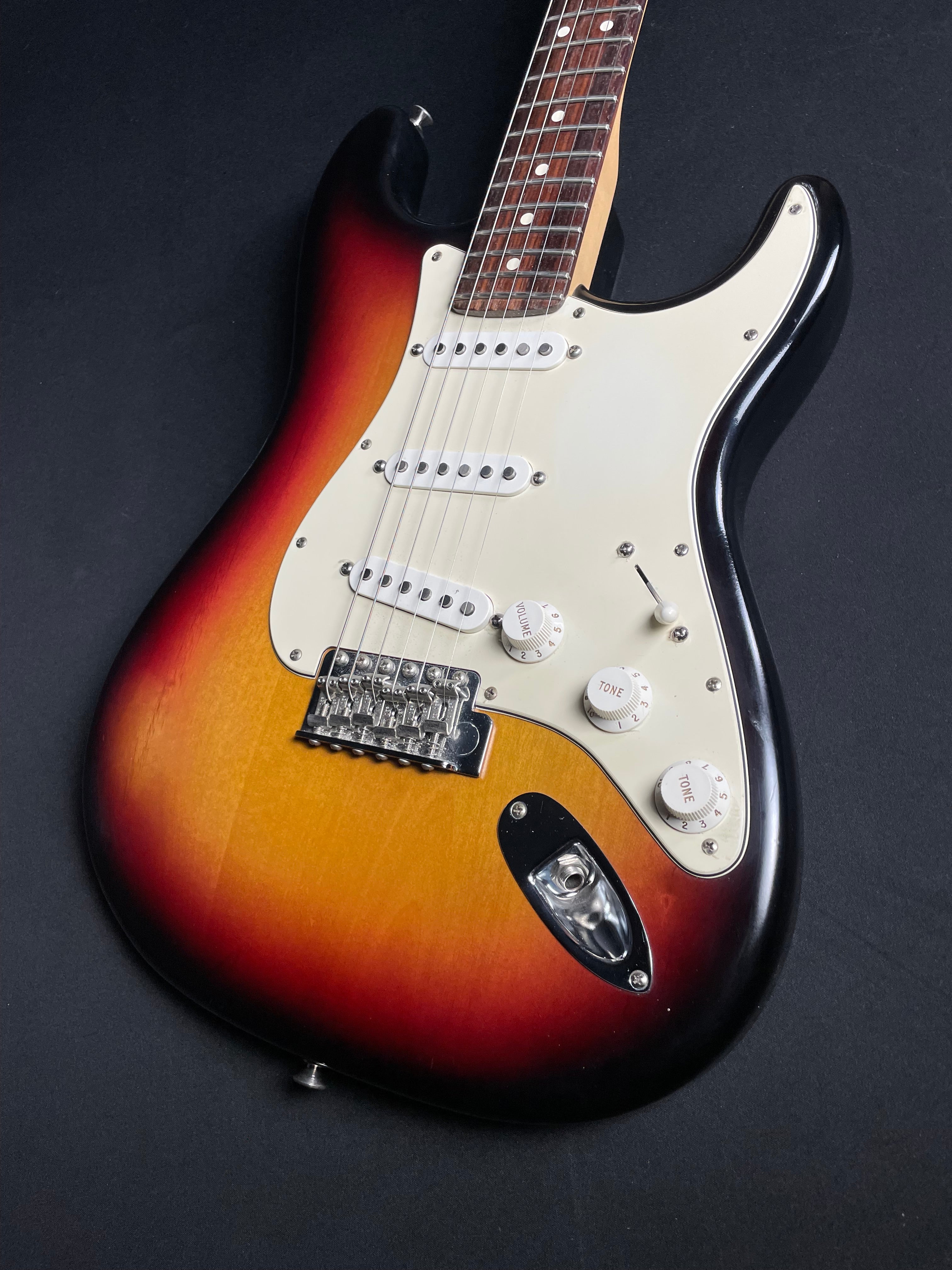 Fender Highway One Stratocaster Rosewood - 3-Color Sunburst (2007) Z7026001 - Metronome Music Inc.
