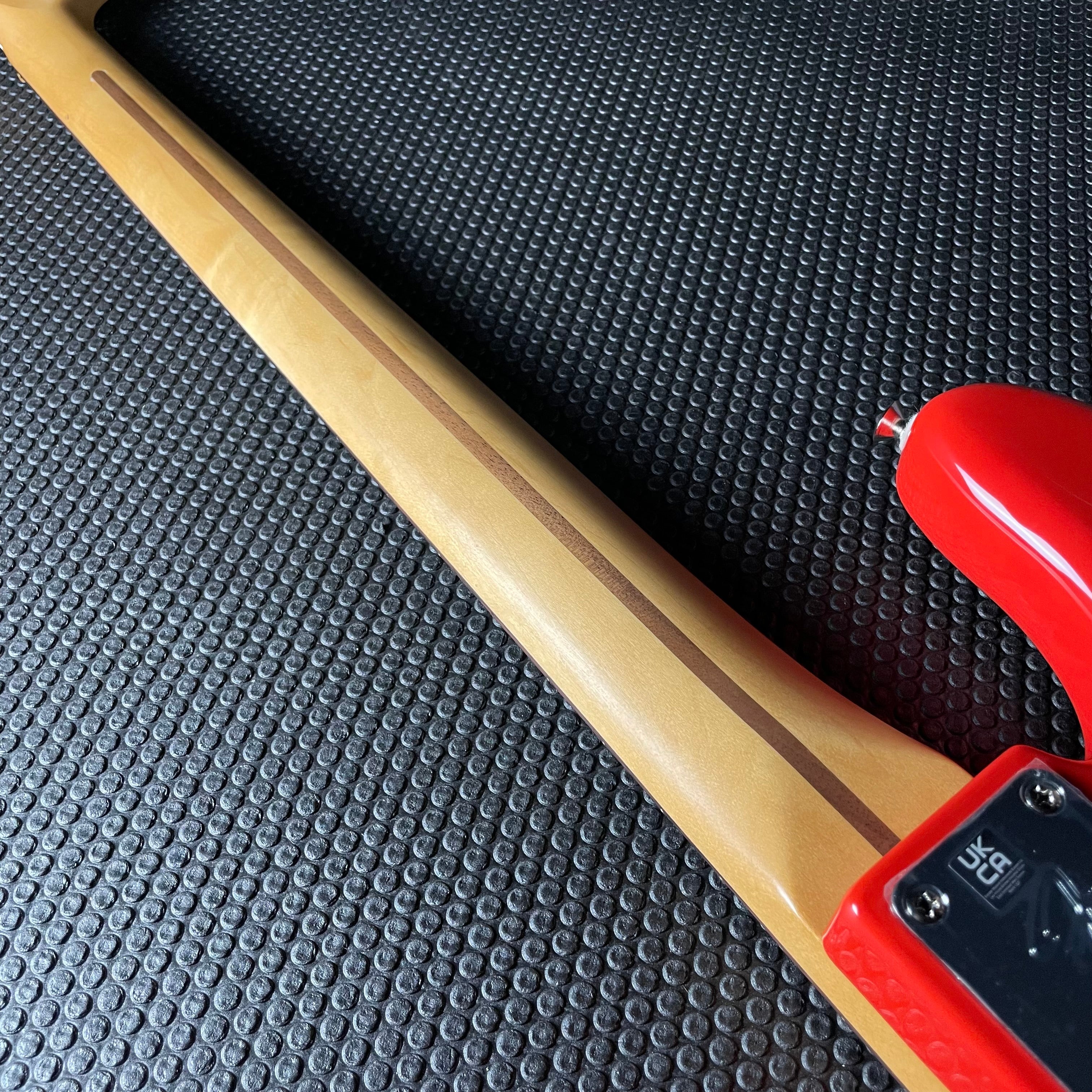 Fender Player II Precision Bass, Rosewood- Coral Red (9lbs 1oz) - Metronome Music Inc.