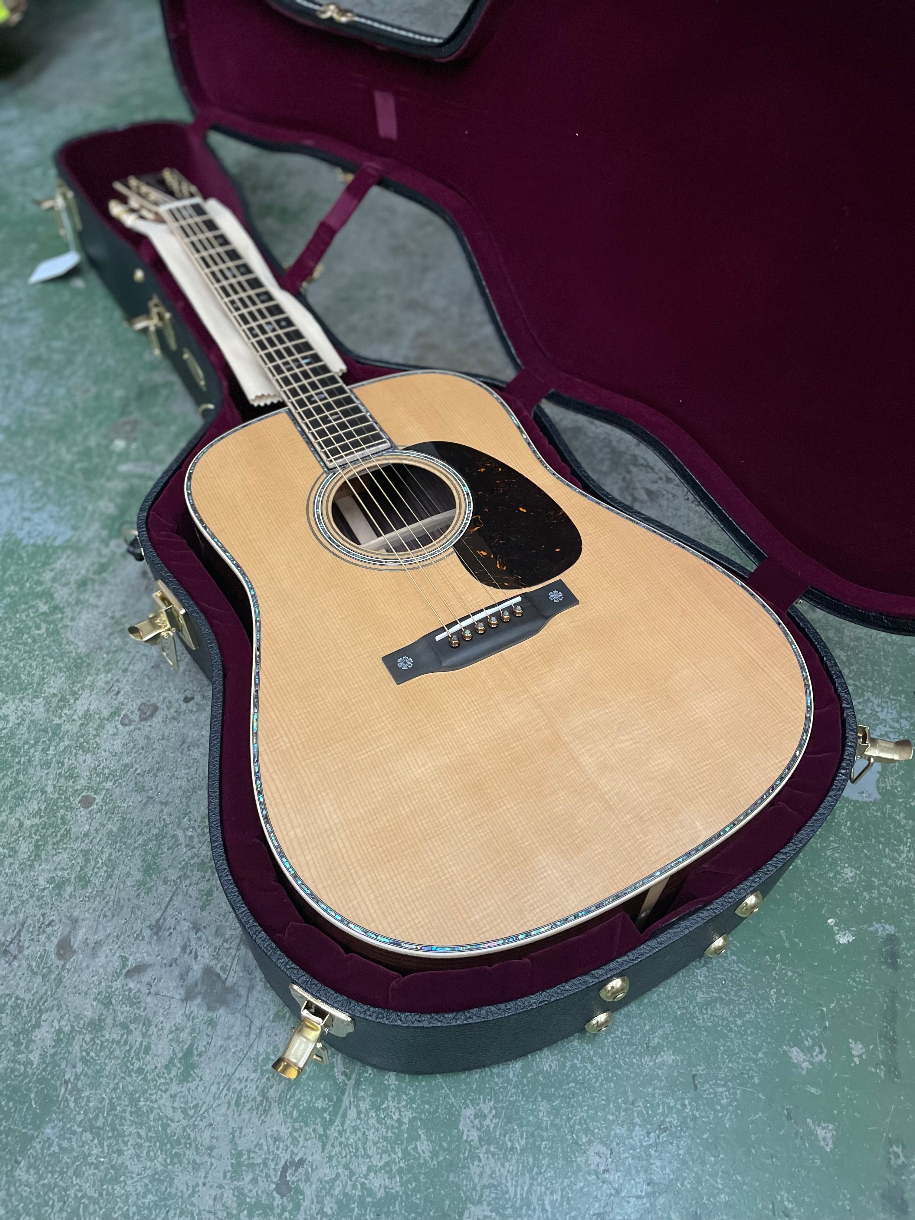 Martin D-42 Modern Deluxe w/Hardshell Case, Natural (2025) - Metronome Music Inc.