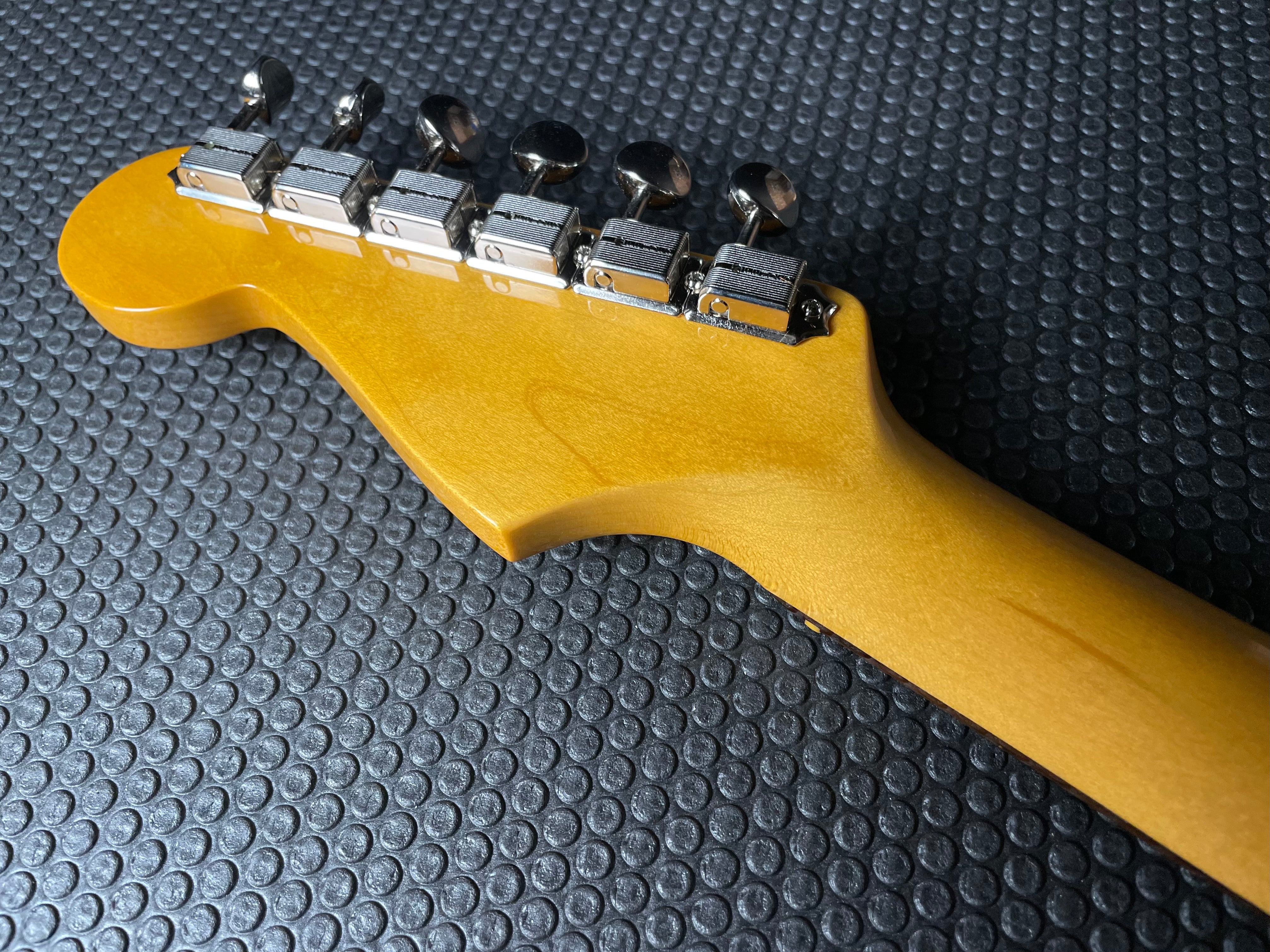 Fender American Vintage II 1965 Stratocaster, Rosewood - Sonic Blue - Metronome Music Inc.