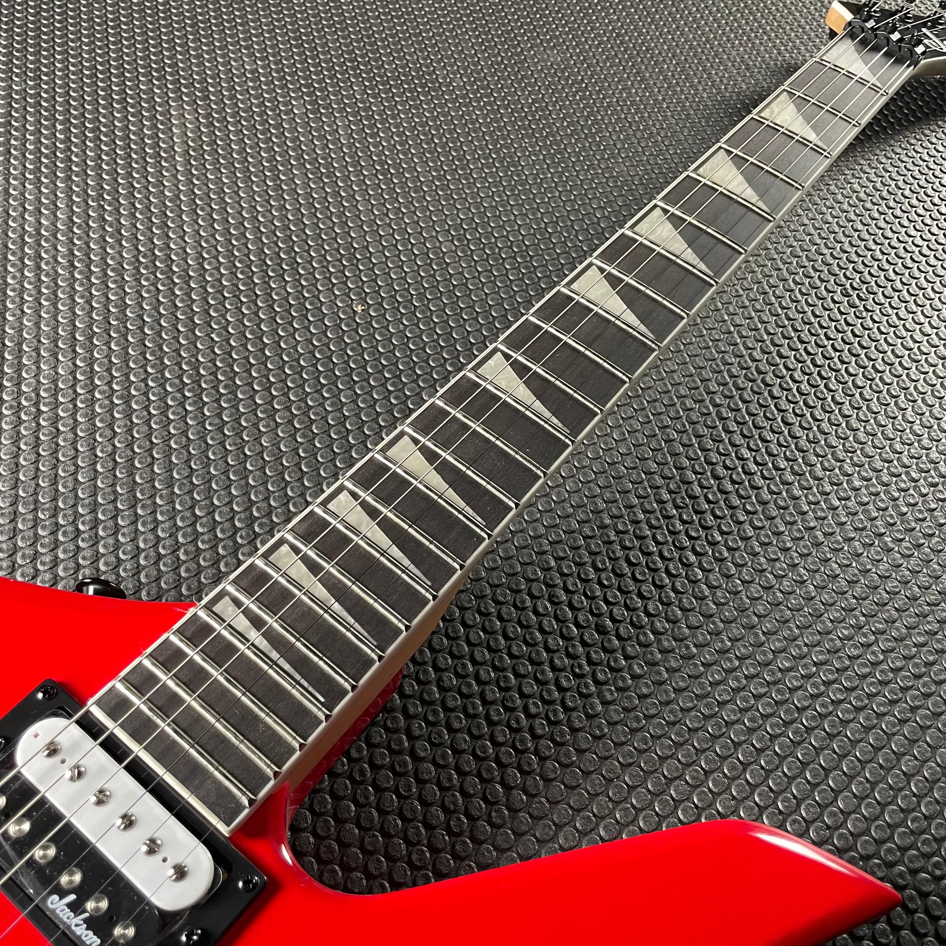 Jackson JS Series Kelly JS32, Amaranth- Ferrari Red (7lbs 1oz) - Metronome Music Inc.