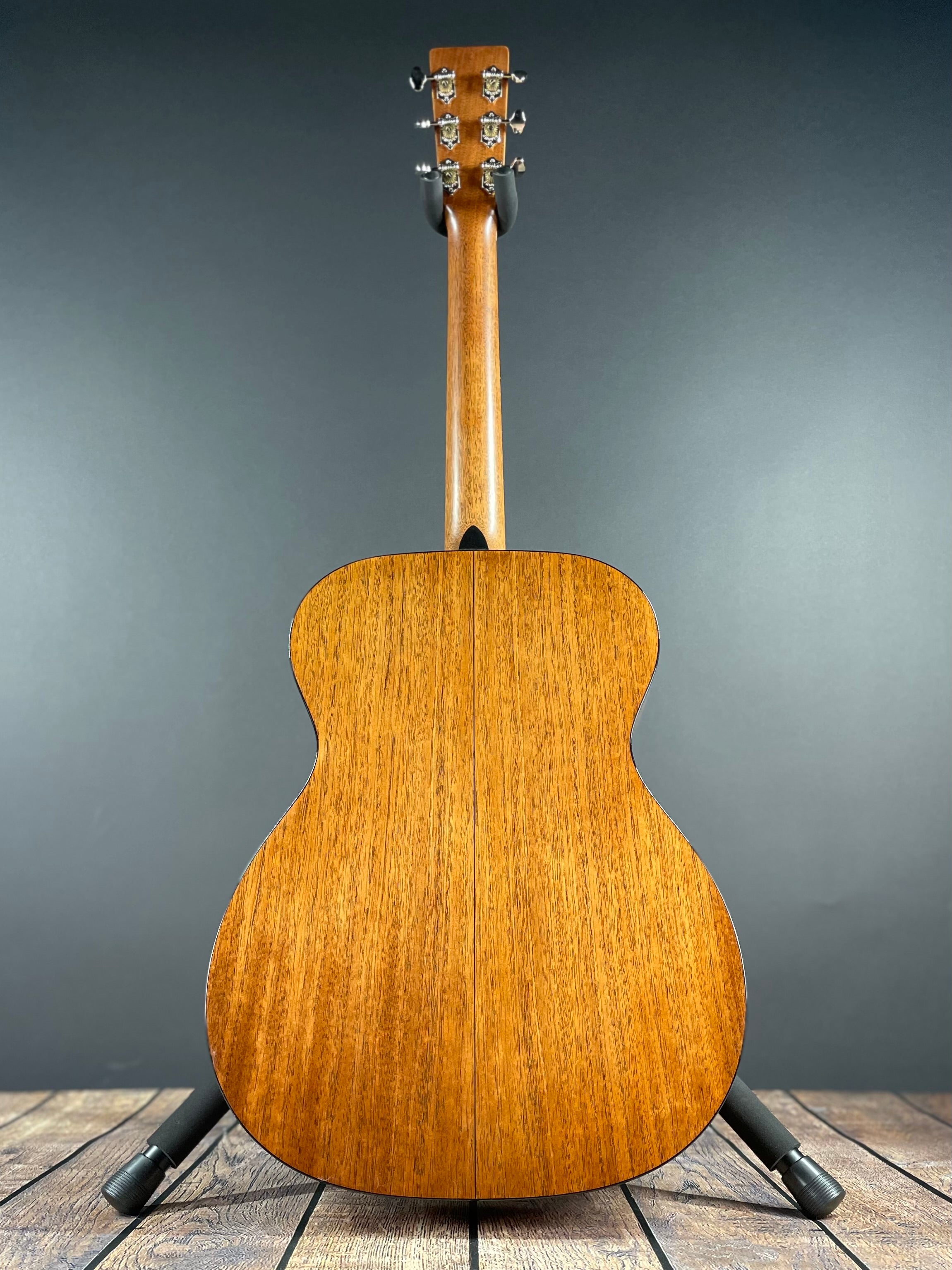 Martin 000-18 Standard w/Hardshell Case - Natural - Metronome Music Inc.