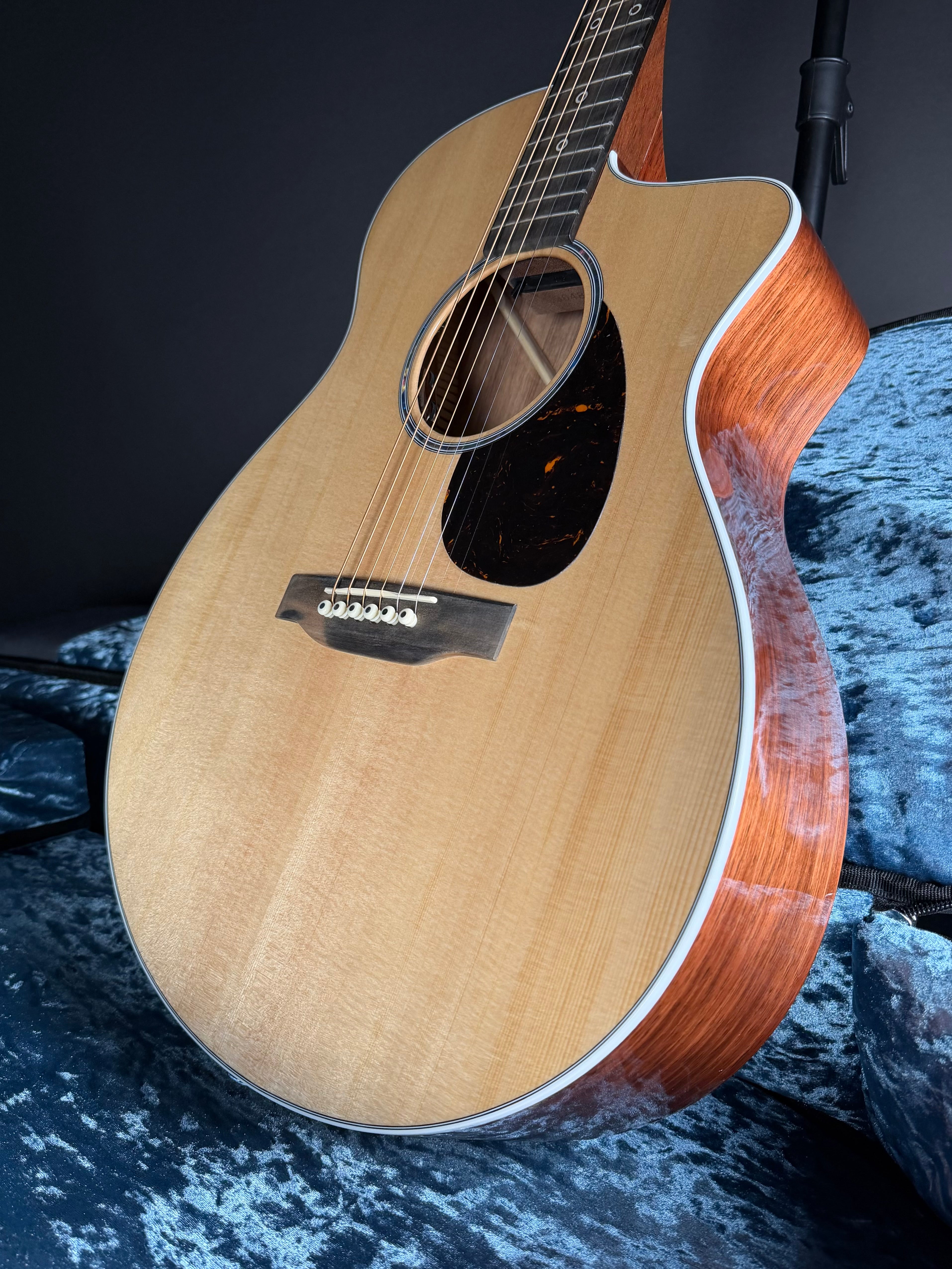 Martin SC-13E Modern w/Soft Case Natural - Metronome Music Inc.