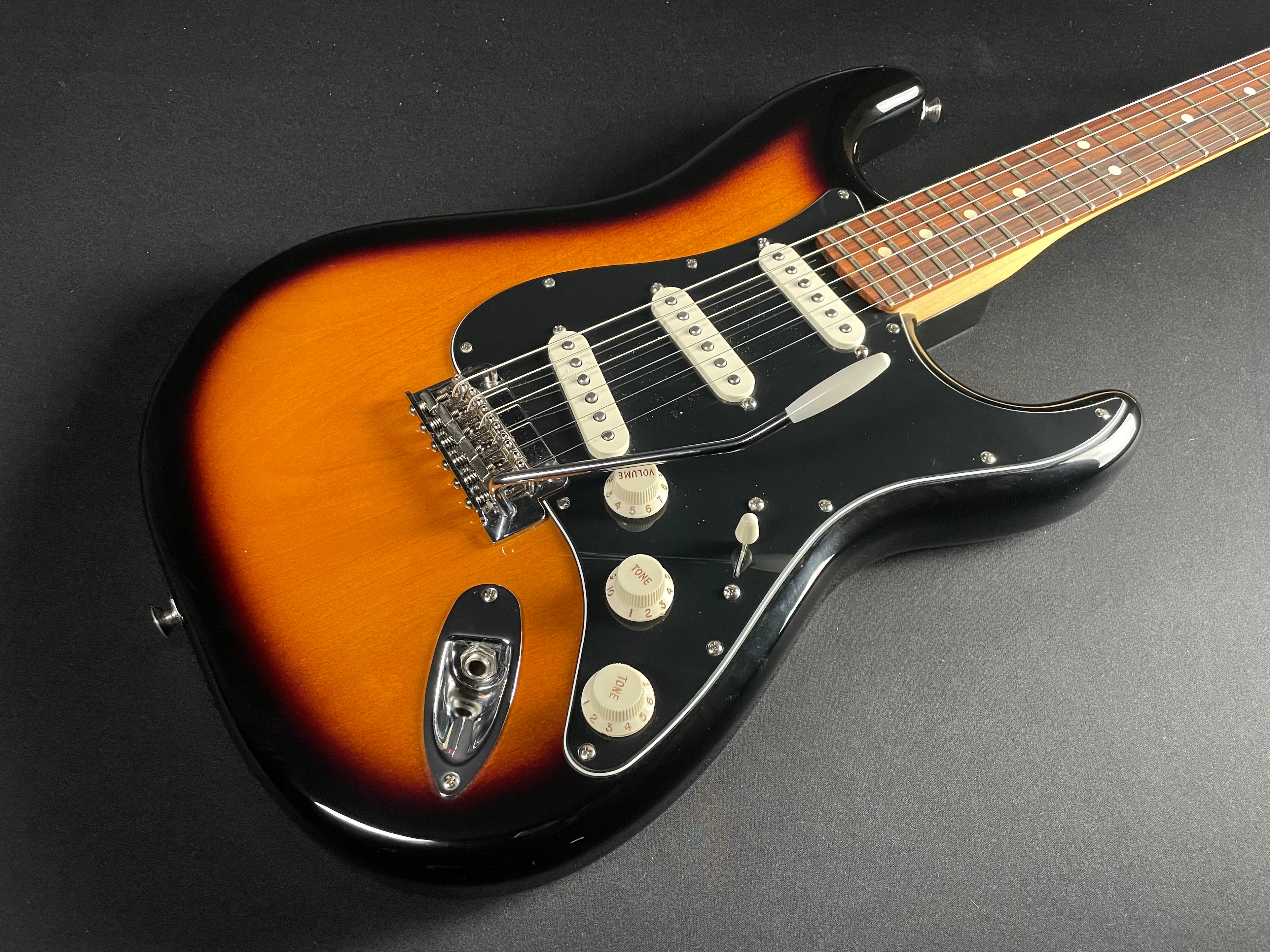 Fender Player Stratocaster - Anniversary 2-Color Sunburst (2024) - Metronome Music Inc.