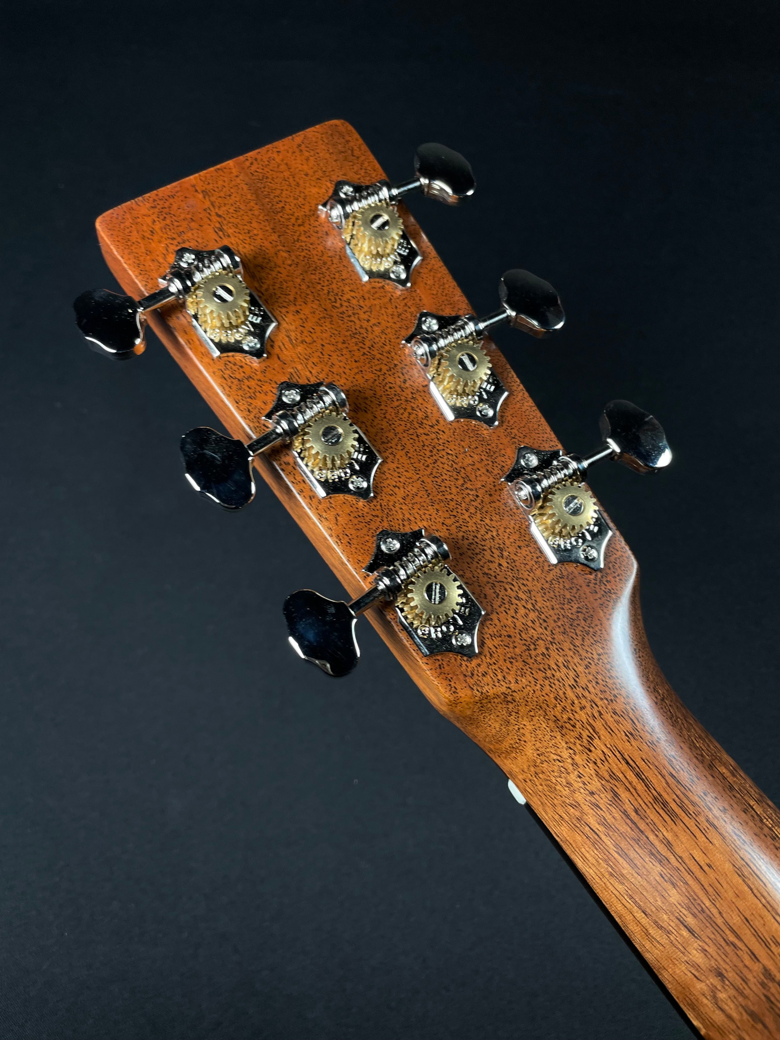 Martin D-18 Standard w/Hardshell Case - 1933 Ambertone (2025) - Metronome Music Inc.