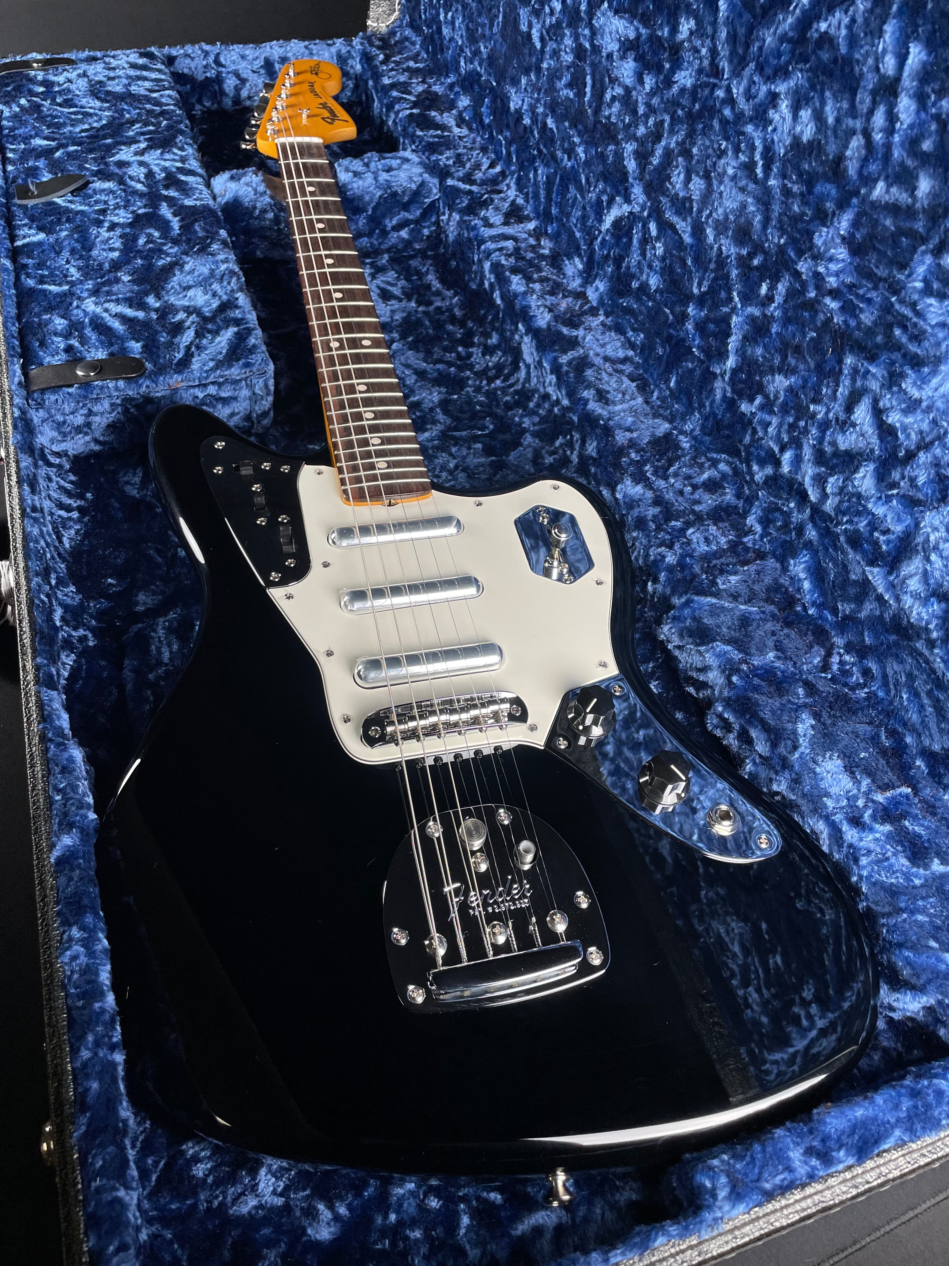 Fender Limited Edition Johnny Marr Signature Special Jaguar, Rosewood - Black - Metronome Music Inc.