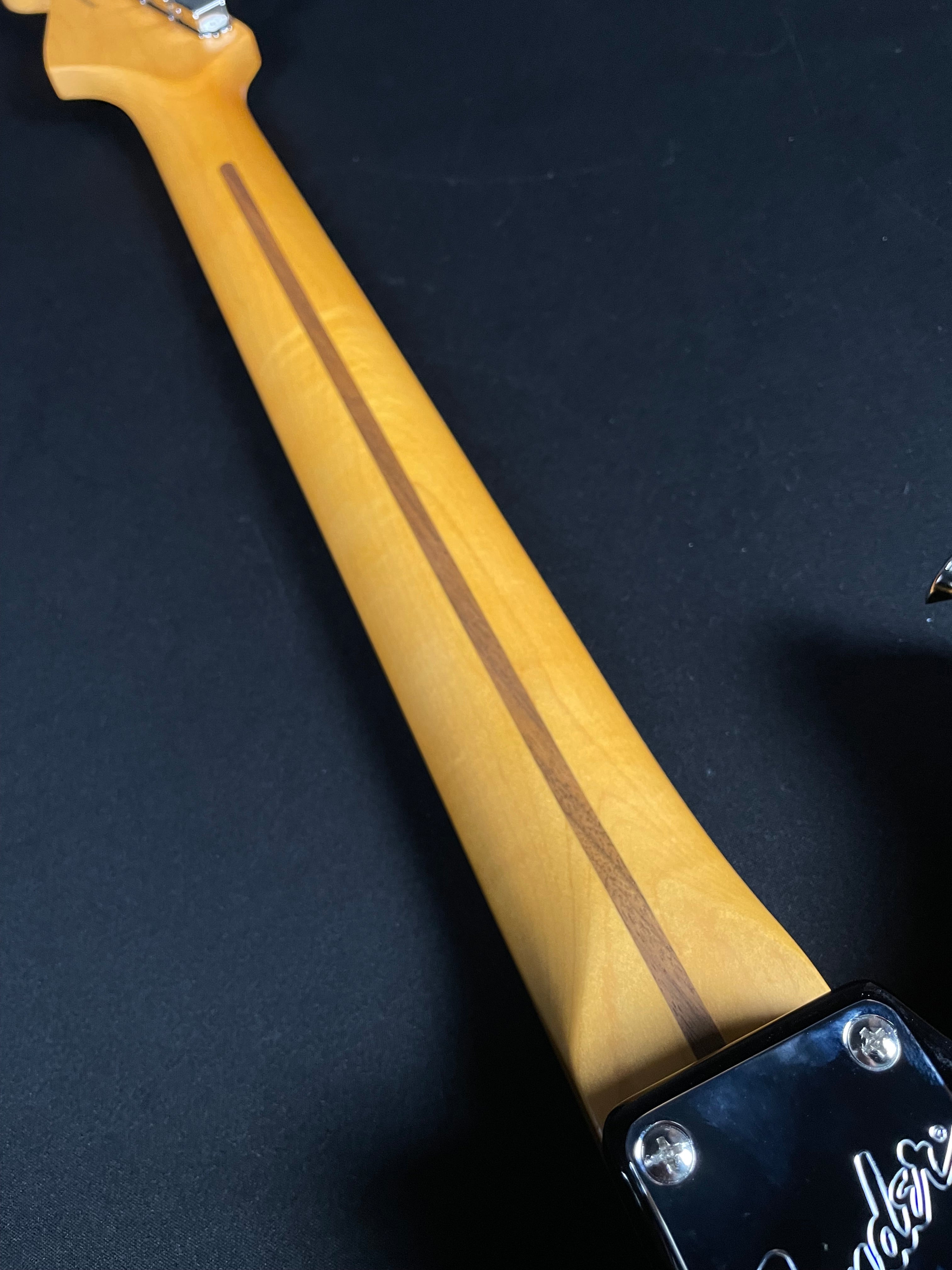 Fender American Professional Classic Stratocaster - 3-Color Sunburst - Metronome Music Inc.