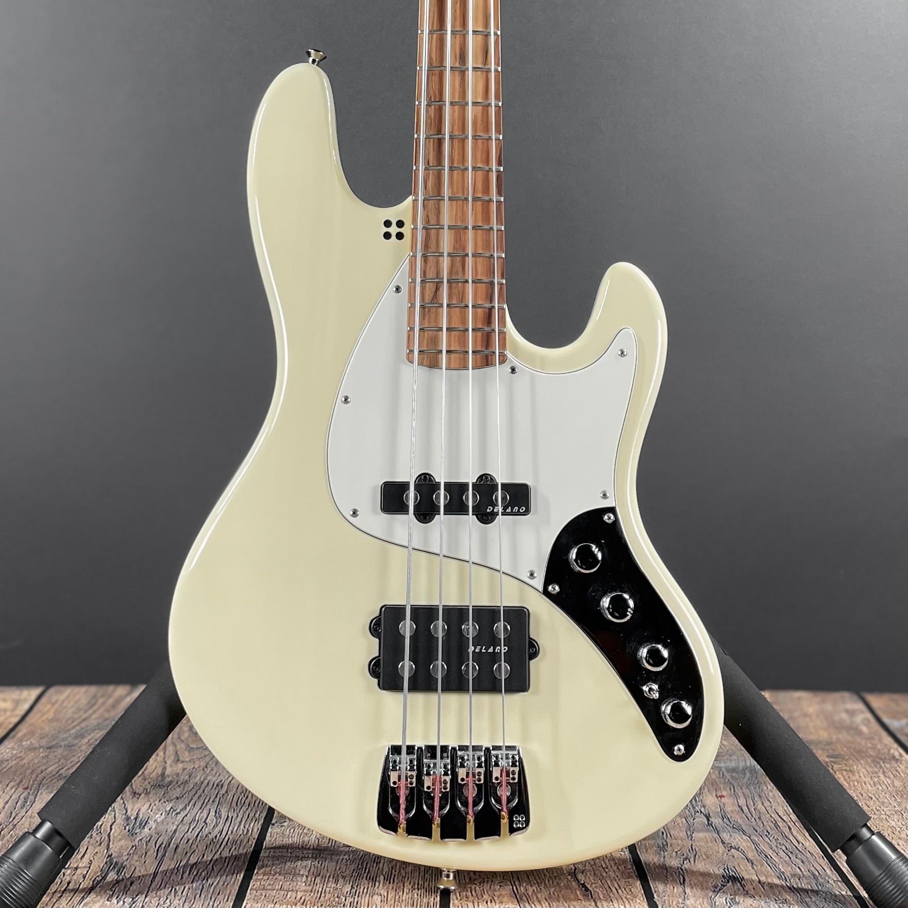 Sandberg California TM4 w/Gig Bag - Creme  (2018) - Metronome Music Inc.