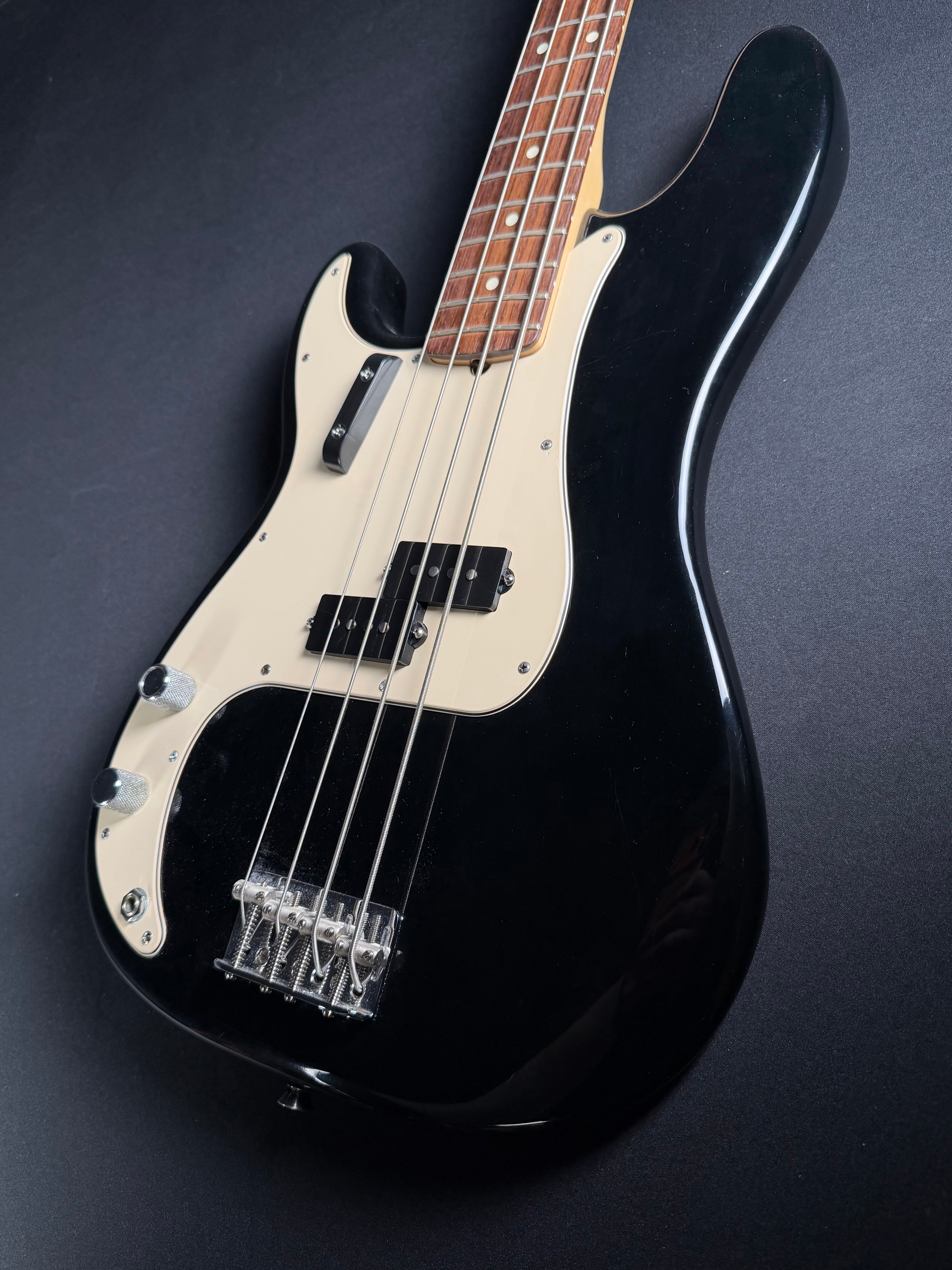 Fender American Precision Bass Left Hand - Black (2005) - Metronome Music Inc.
