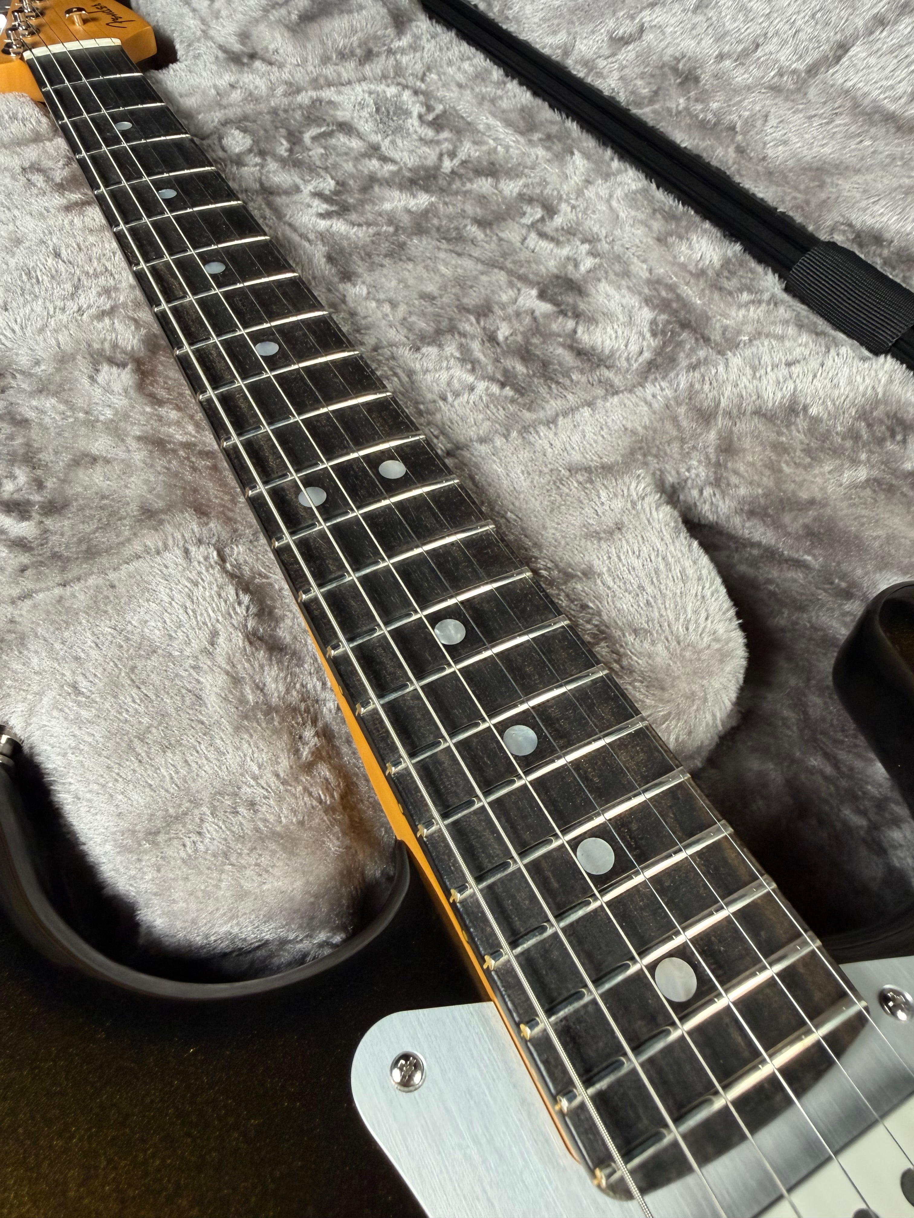 Fender American Ultra II Stratocaster, Ebony - Texas Tea (2026)