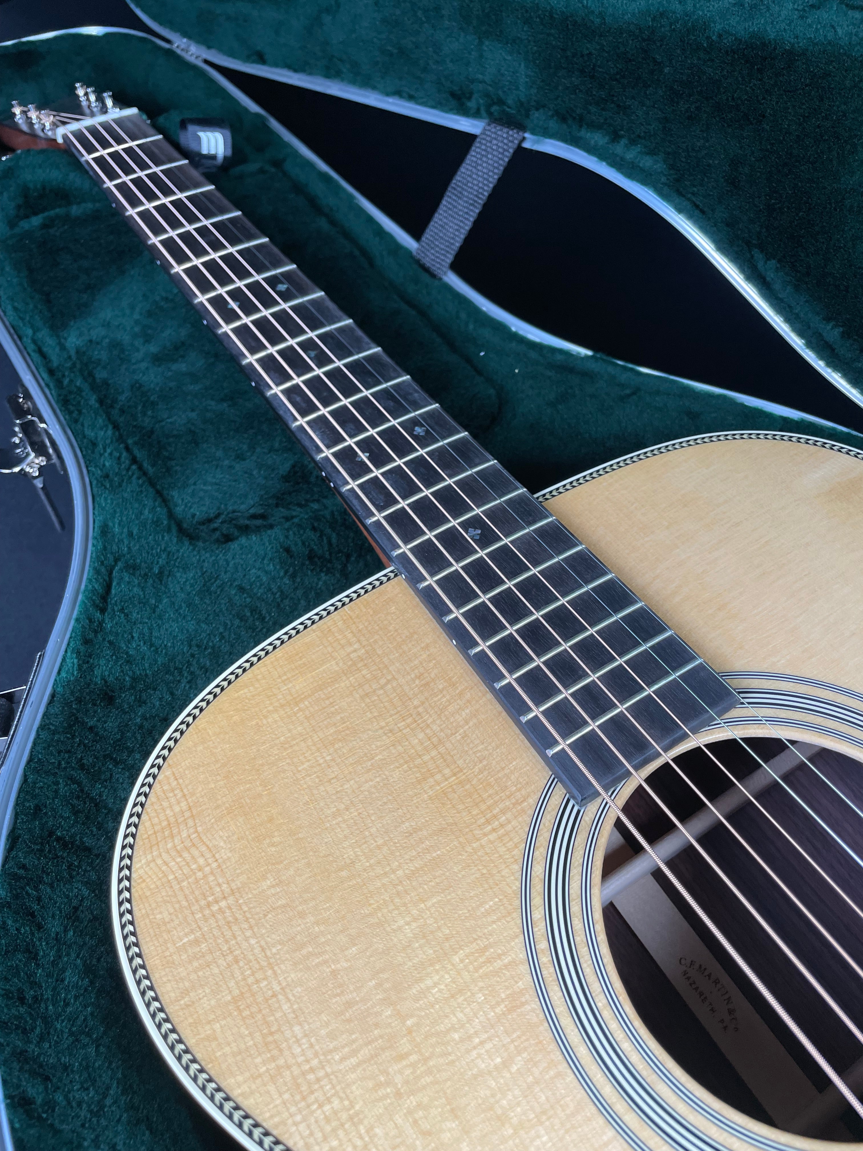 Martin OM-28 w/Hardshell Case, Natural (2025) - Metronome Music Inc.