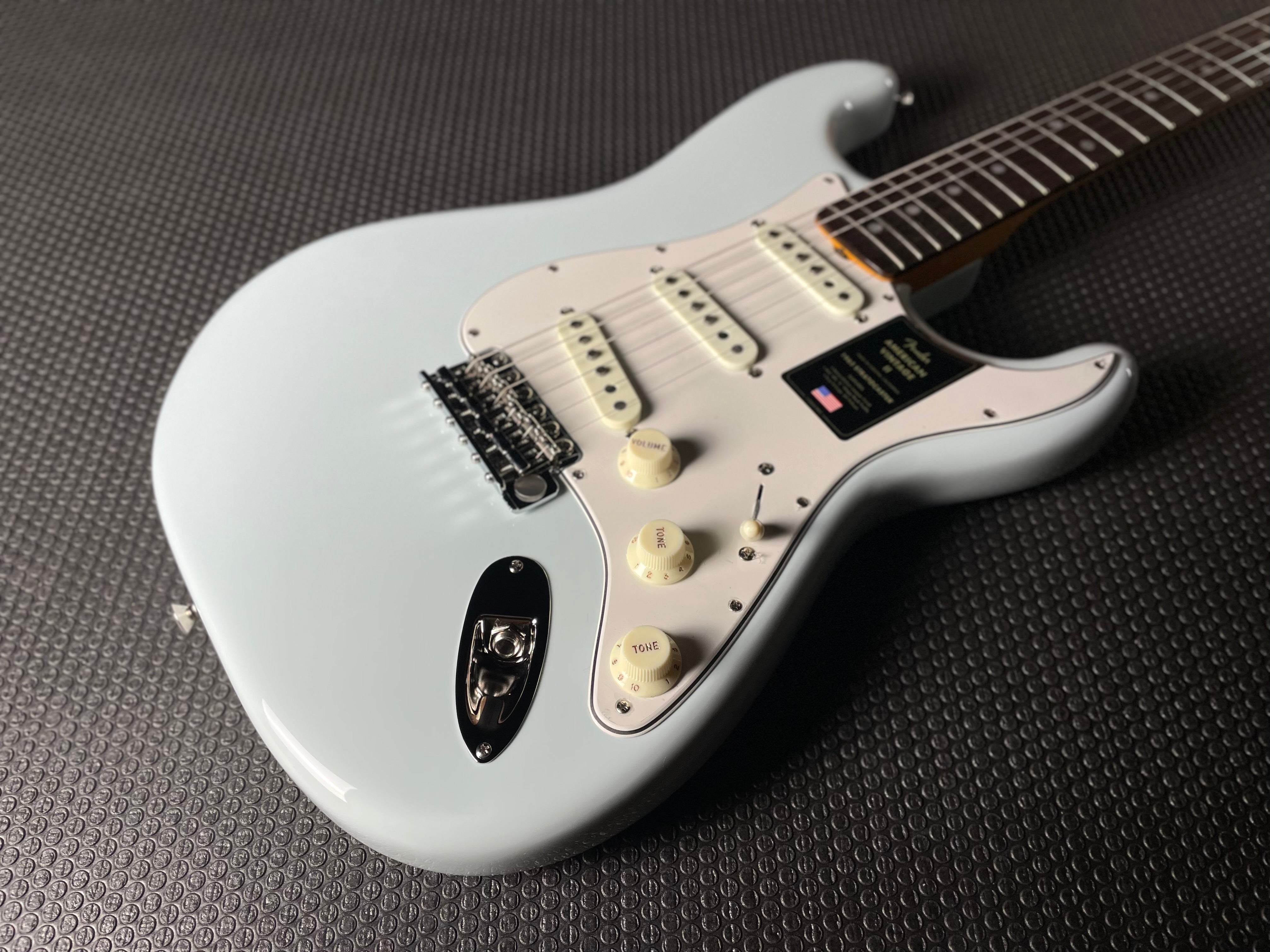 Fender American Vintage II 1965 Stratocaster, Rosewood - Sonic Blue - Metronome Music Inc.