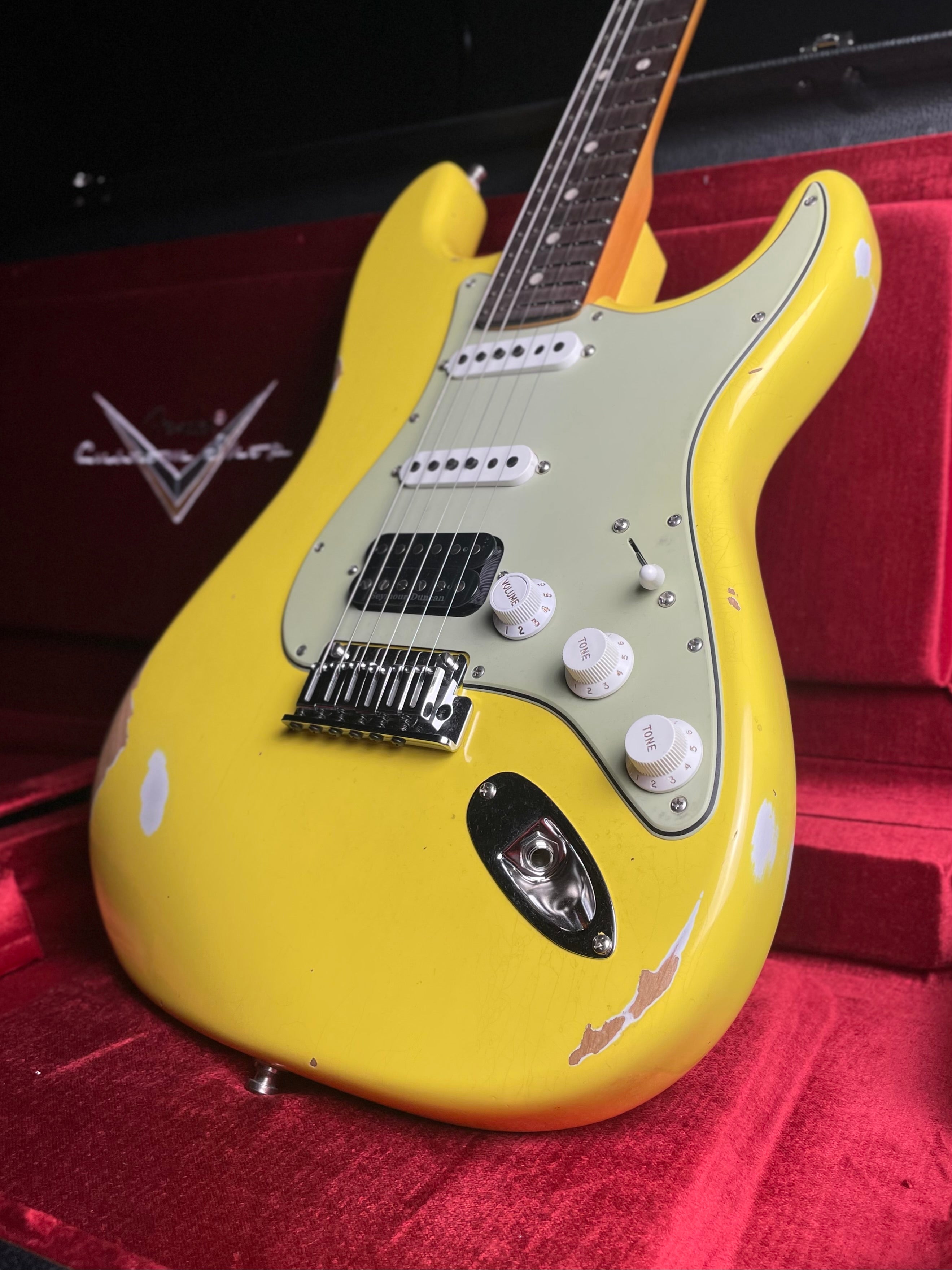 Fender Custom Shop Custom Deluxe Stratocaster HB S-1 - Graffiti Yellow - Metronome Music Inc.