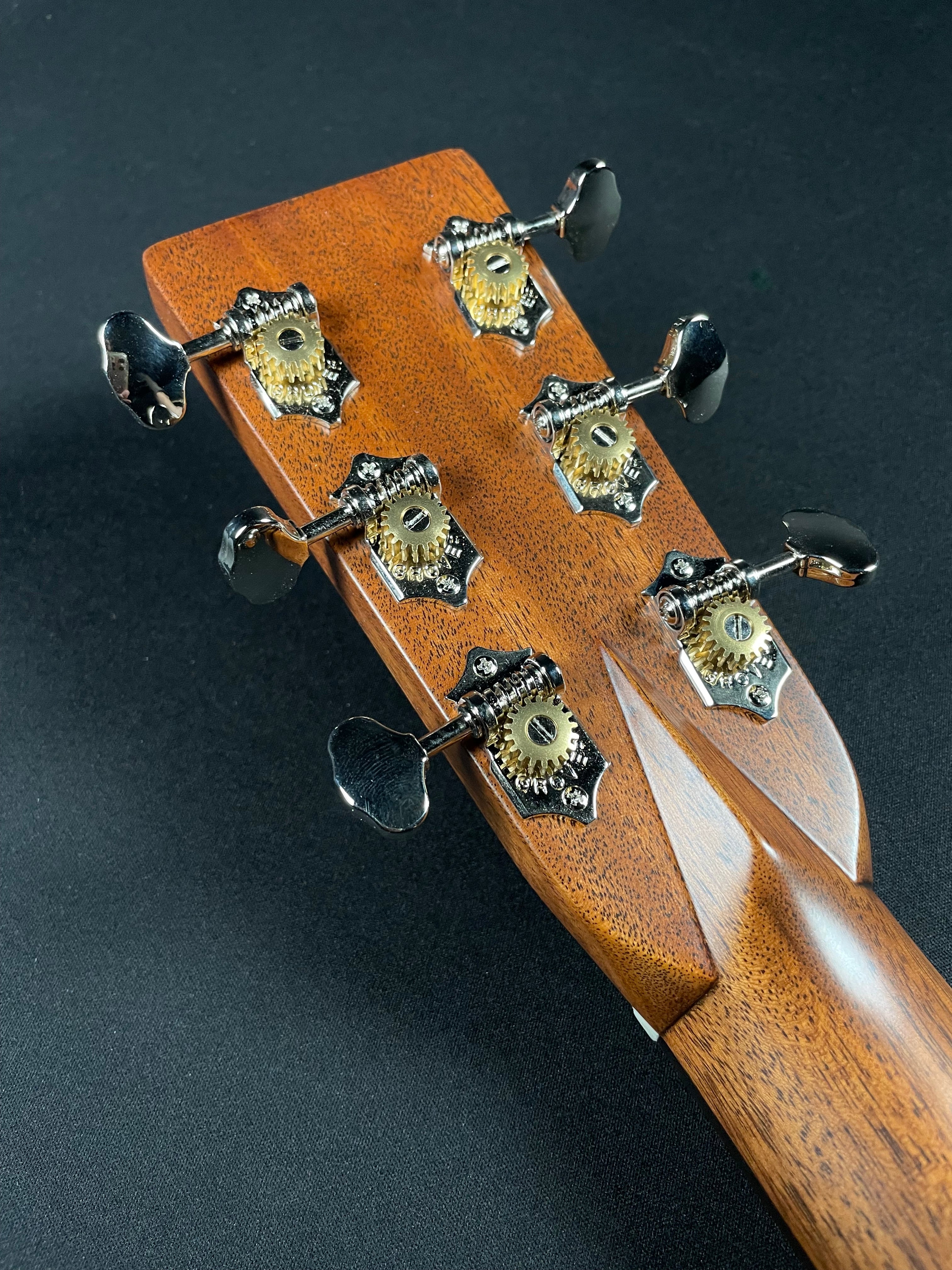 Martin OM-28 w/Hardshell Case, Natural (2025) - Metronome Music Inc.