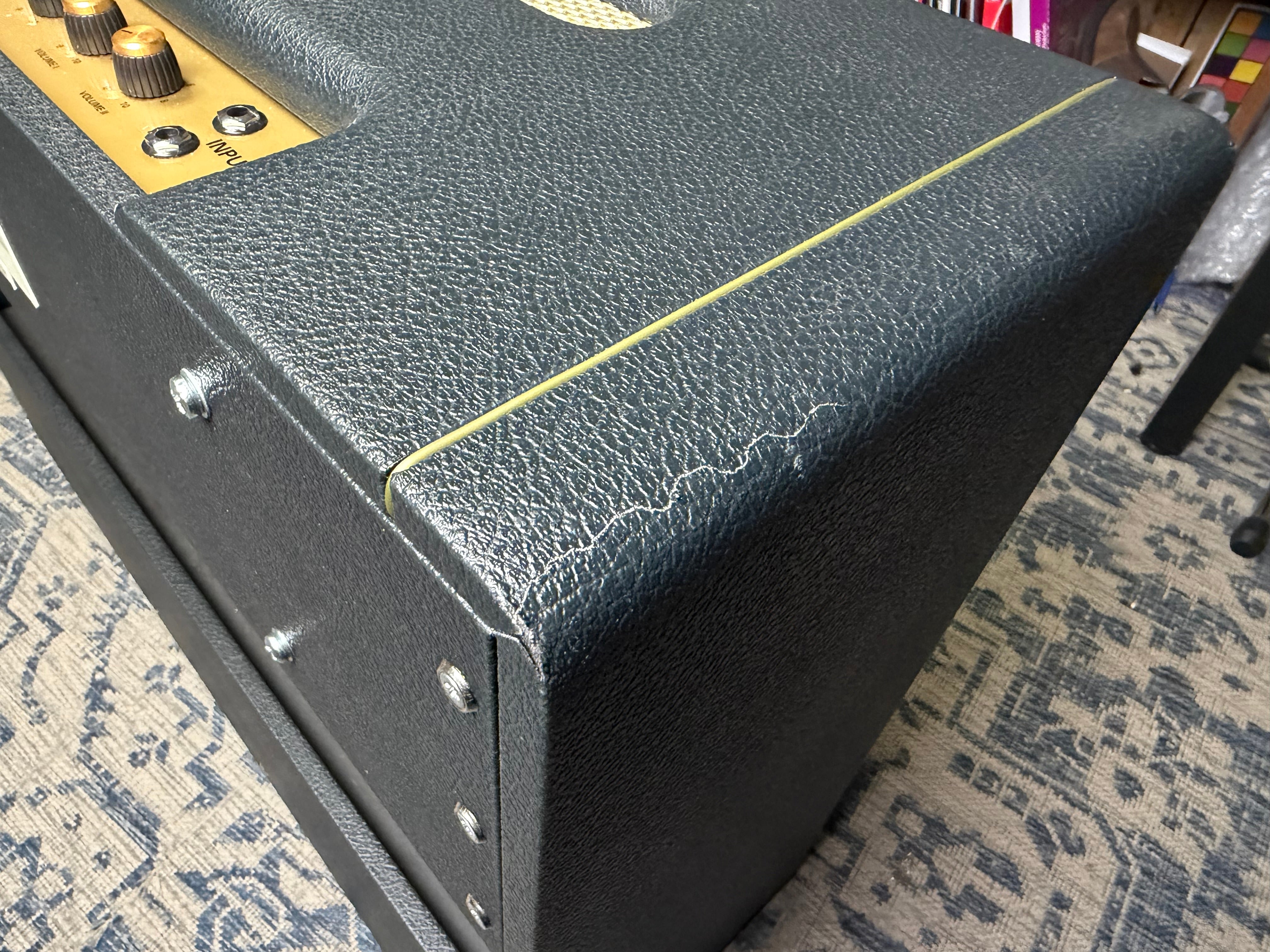 Marshall 1962HW Handwired "Bluesbreaker" 30-Watt 2x12" Guitar Combo (2014) (Copy) - Metronome Music Inc.