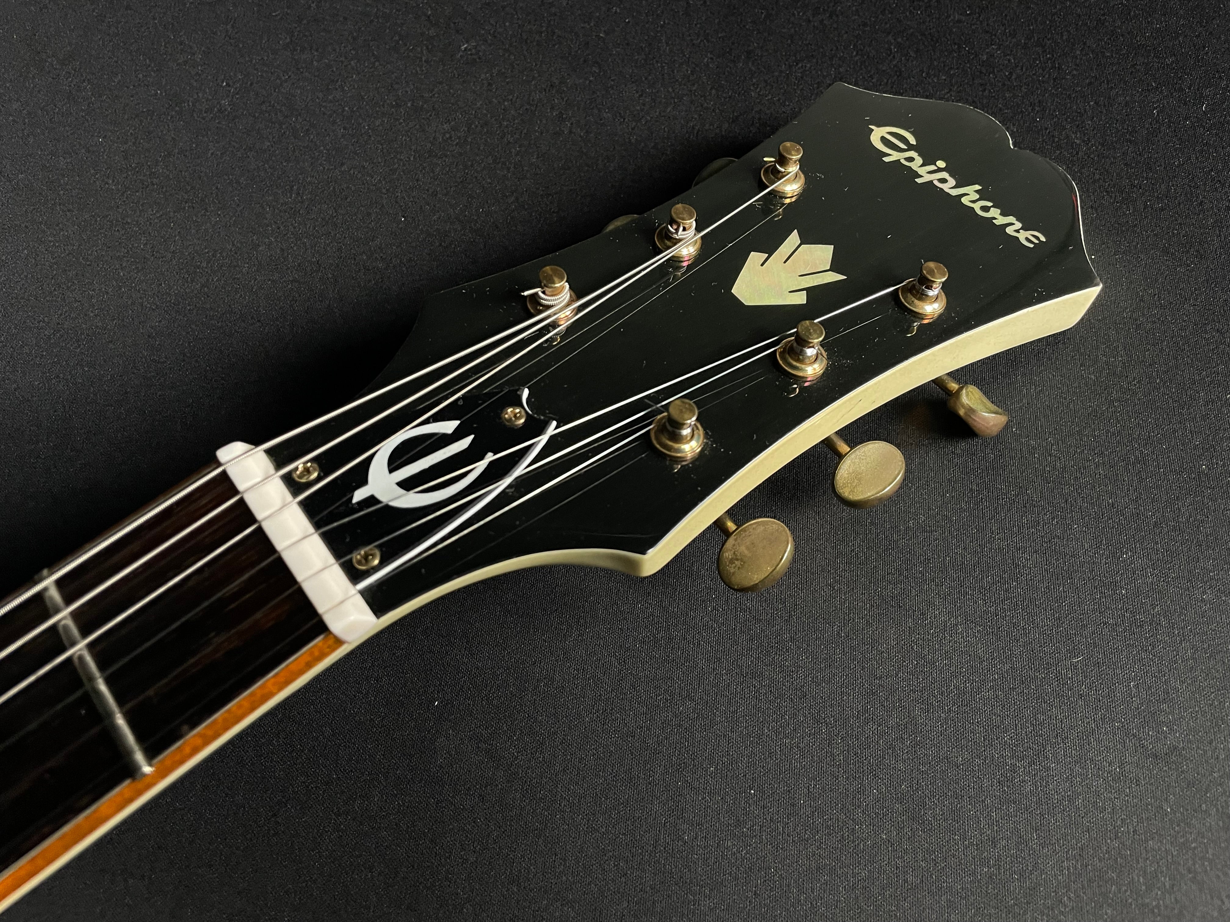 Epiphone Riviera Custom P93 Royale Limited - Pearl White Metalic (2011) - Metronome Music Inc.