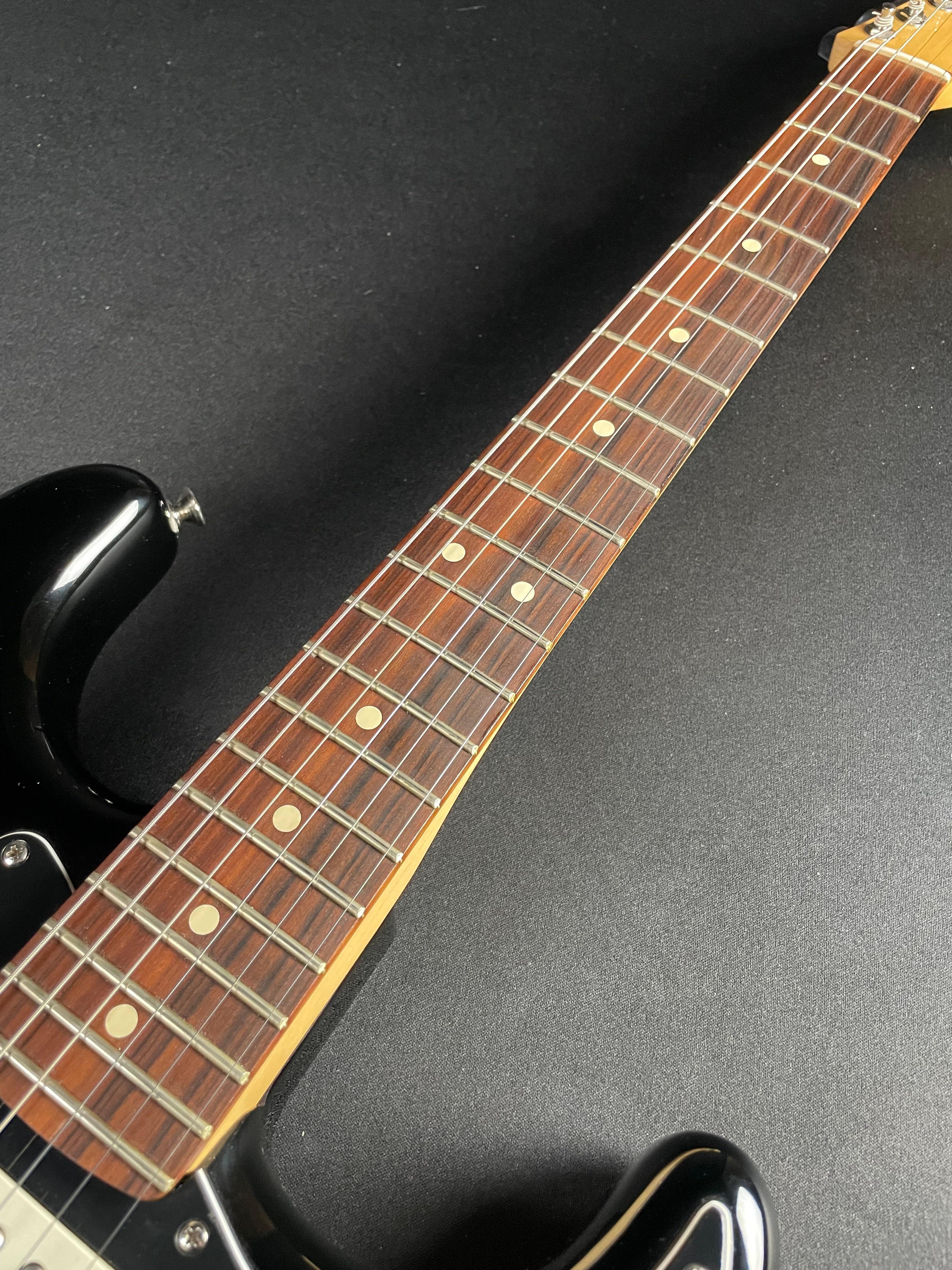 Fender Player Stratocaster - Anniversary 2-Color Sunburst (2024) - Metronome Music Inc.