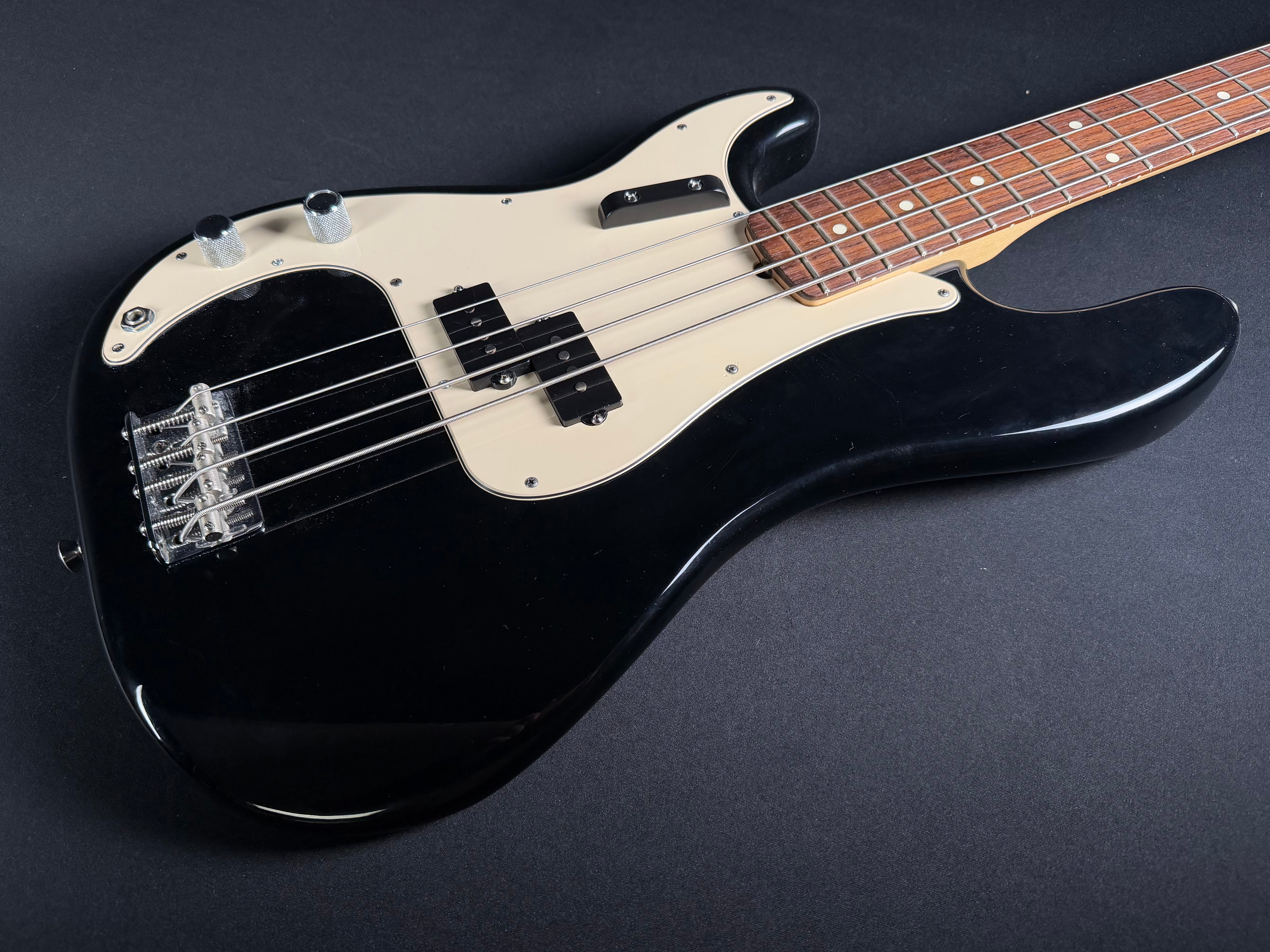 Fender American Precision Bass Left Hand - Black (2005) - Metronome Music Inc.